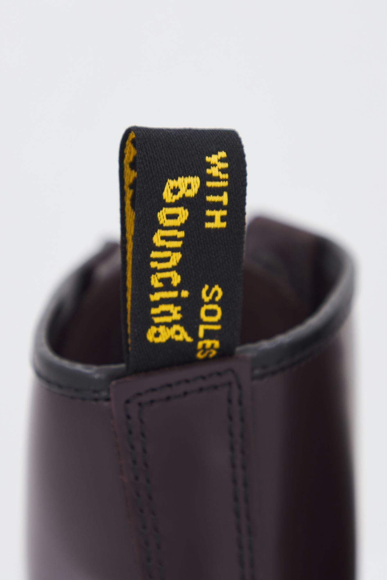 DR. MARTENS 1460 SMOOTH en color BURDEOS (3)