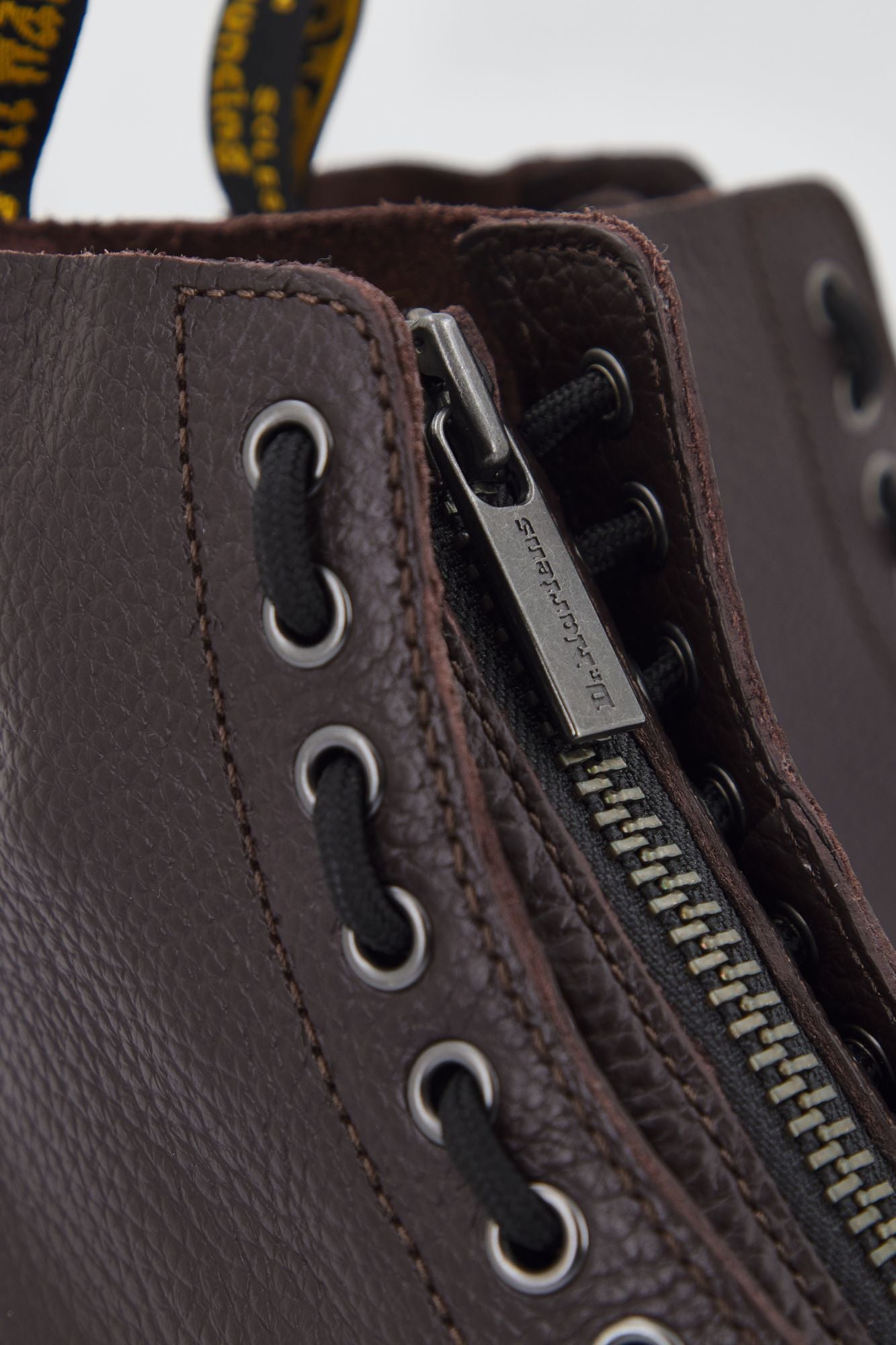 DR. MARTENS SINCLAIR MILLED NAPPA en color BURDEOS (4)