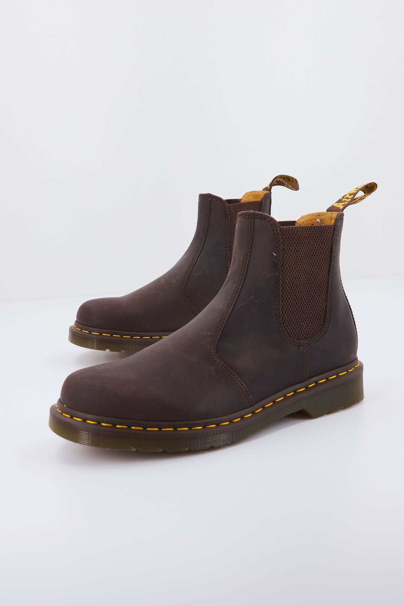 DR. MARTENS 2976 YELLOW STITCH CHELSEA BOOTS en color MARRON (1)