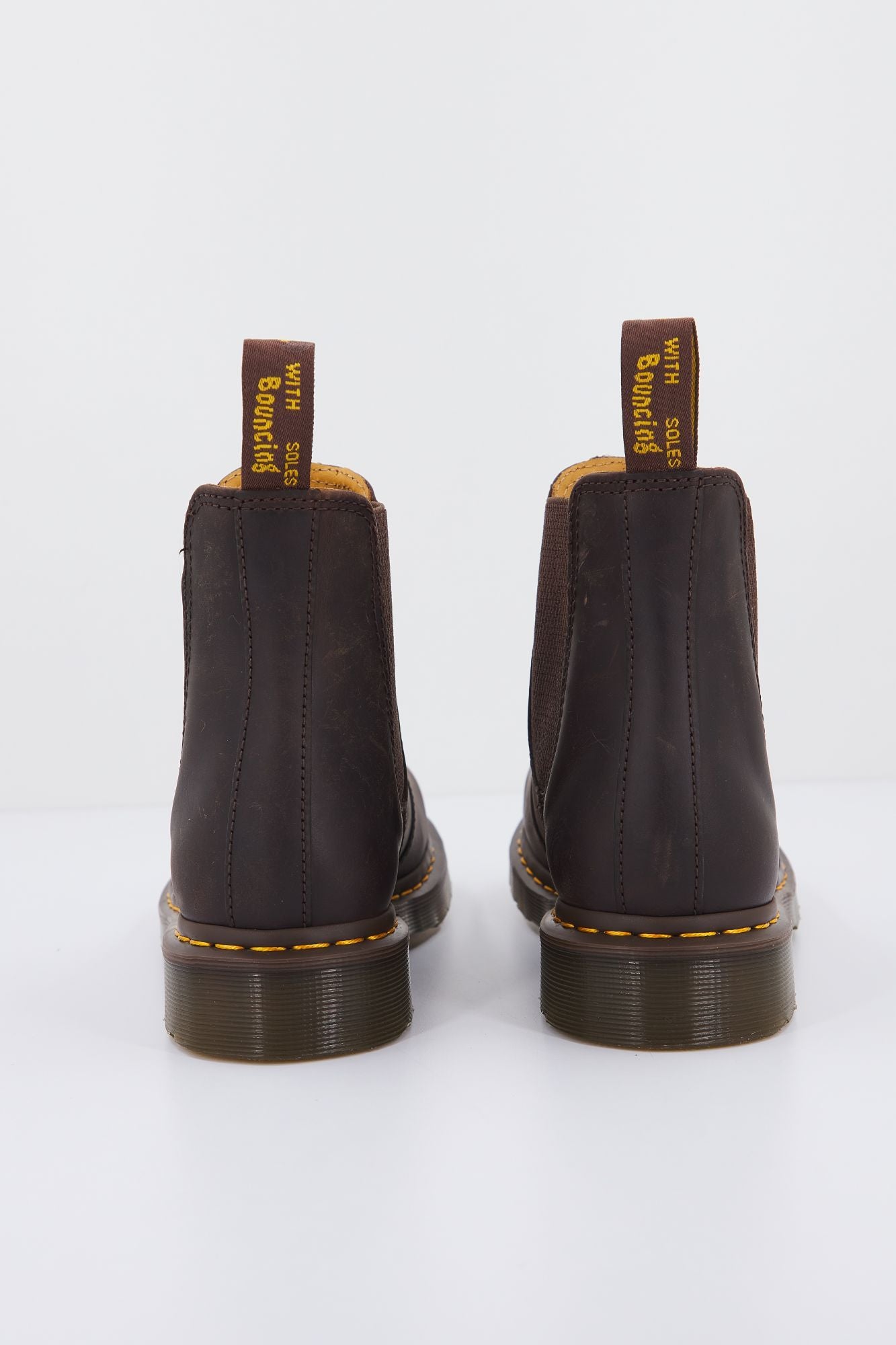DR. MARTENS 2976 YELLOW STITCH CHELSEA BOOTS en color MARRON (2)