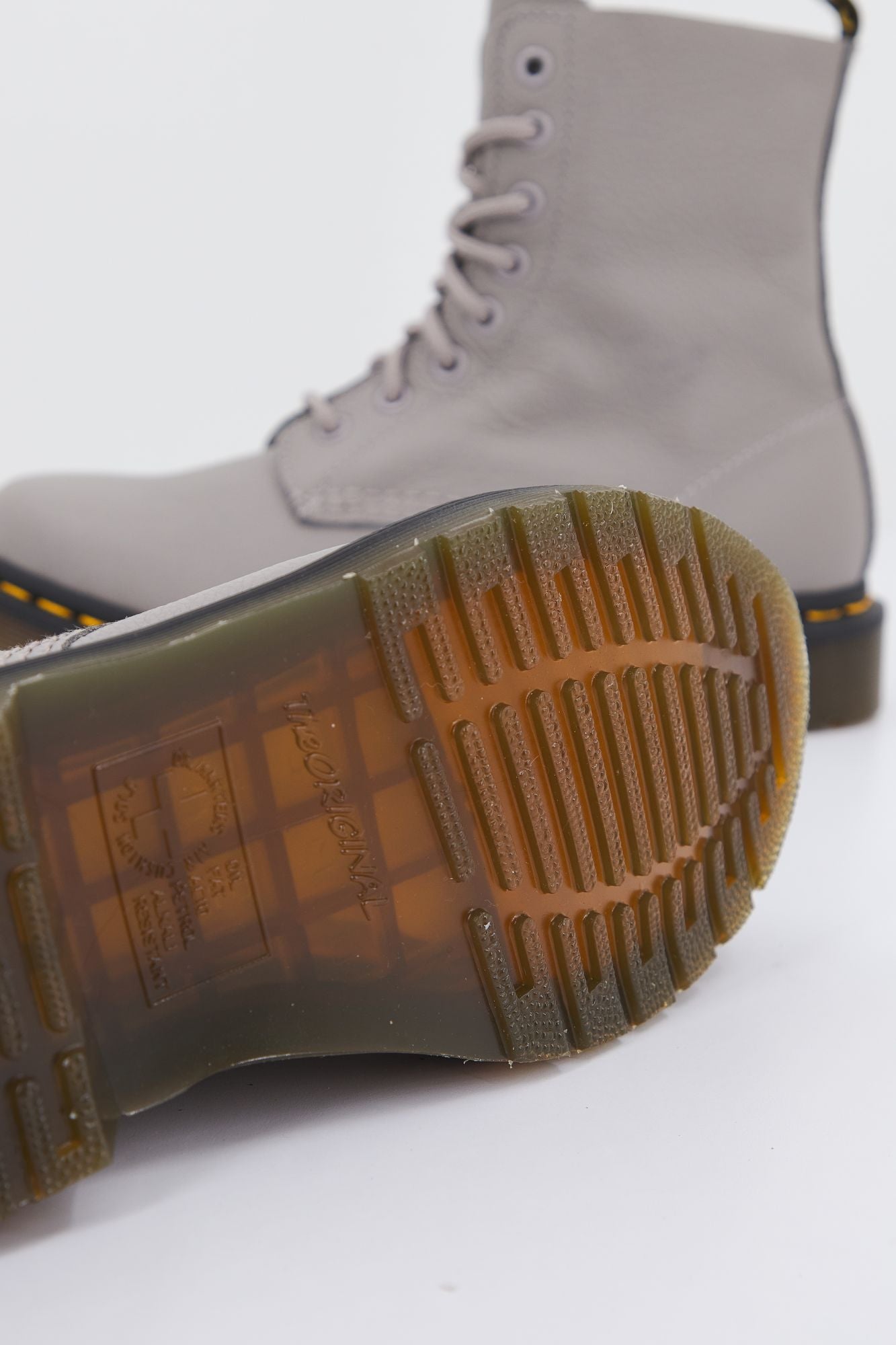 DR. MARTENS  1460 PASCAL VIRGINIA en color GRIS (4)