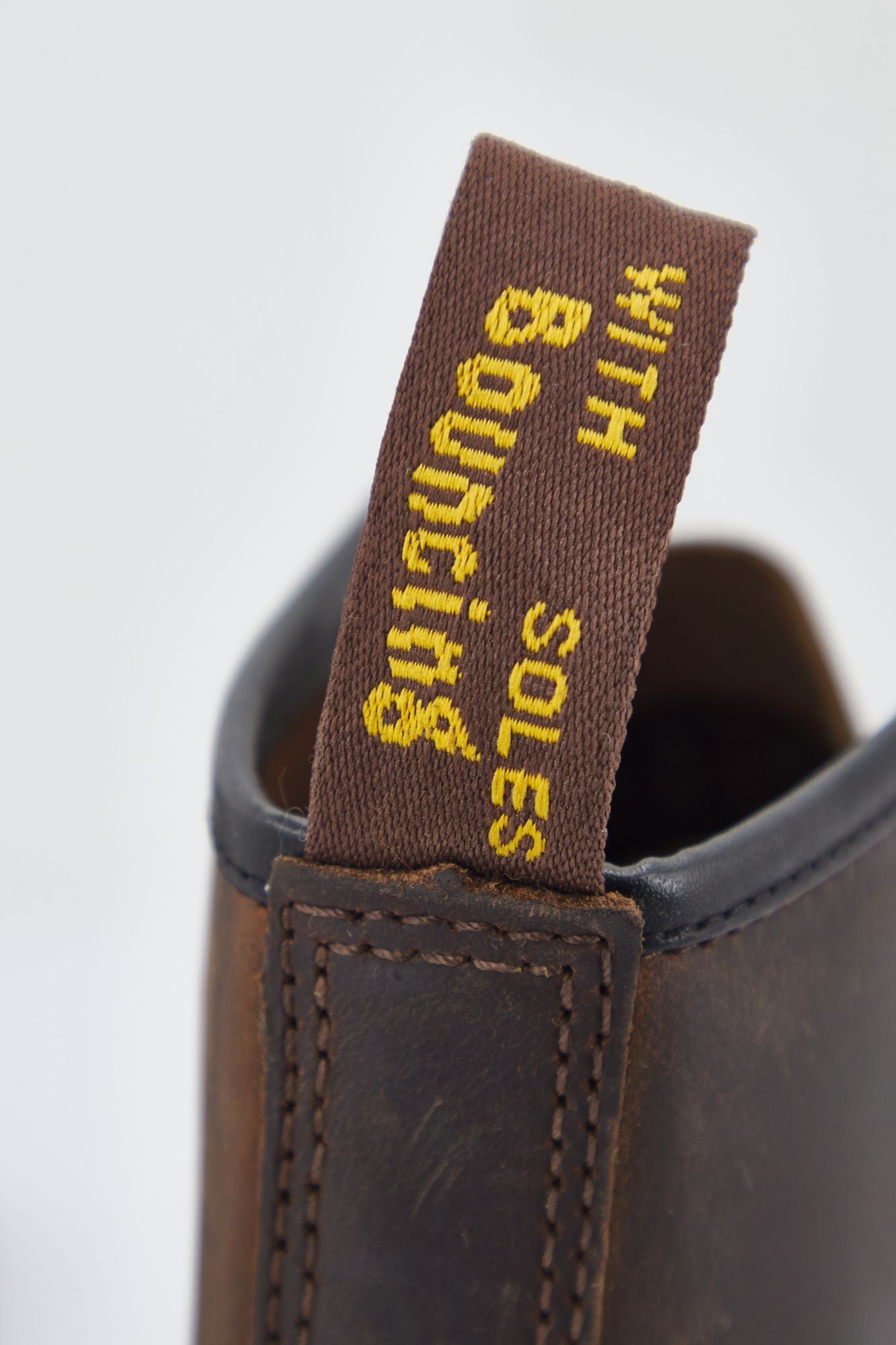 DR. MARTENS CORE BEX en color MARRON (4)