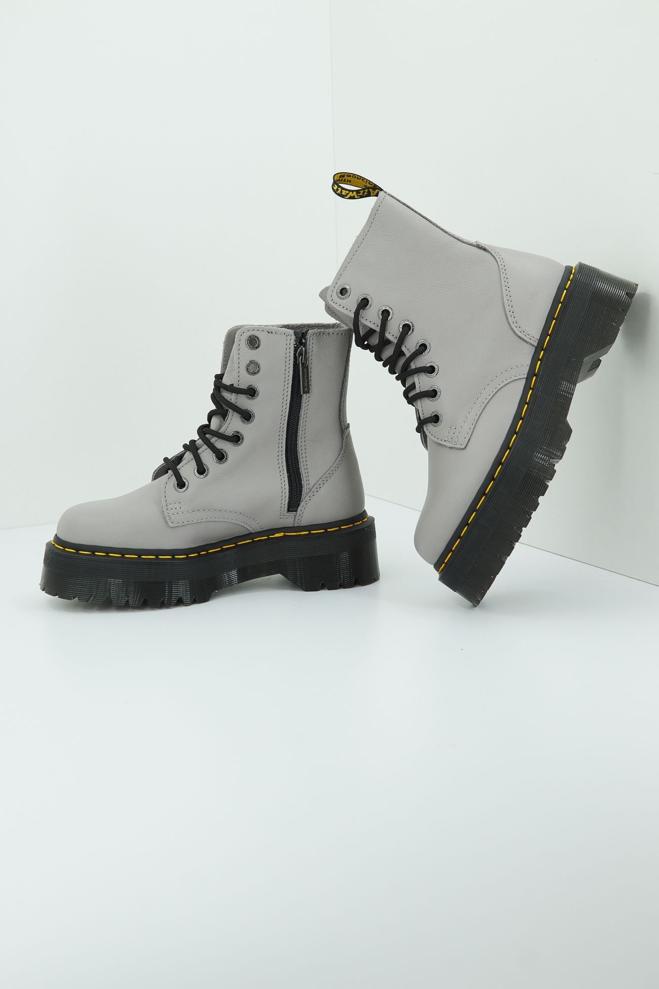 DR. MARTENS JADON III PISA en color GRIS (4)