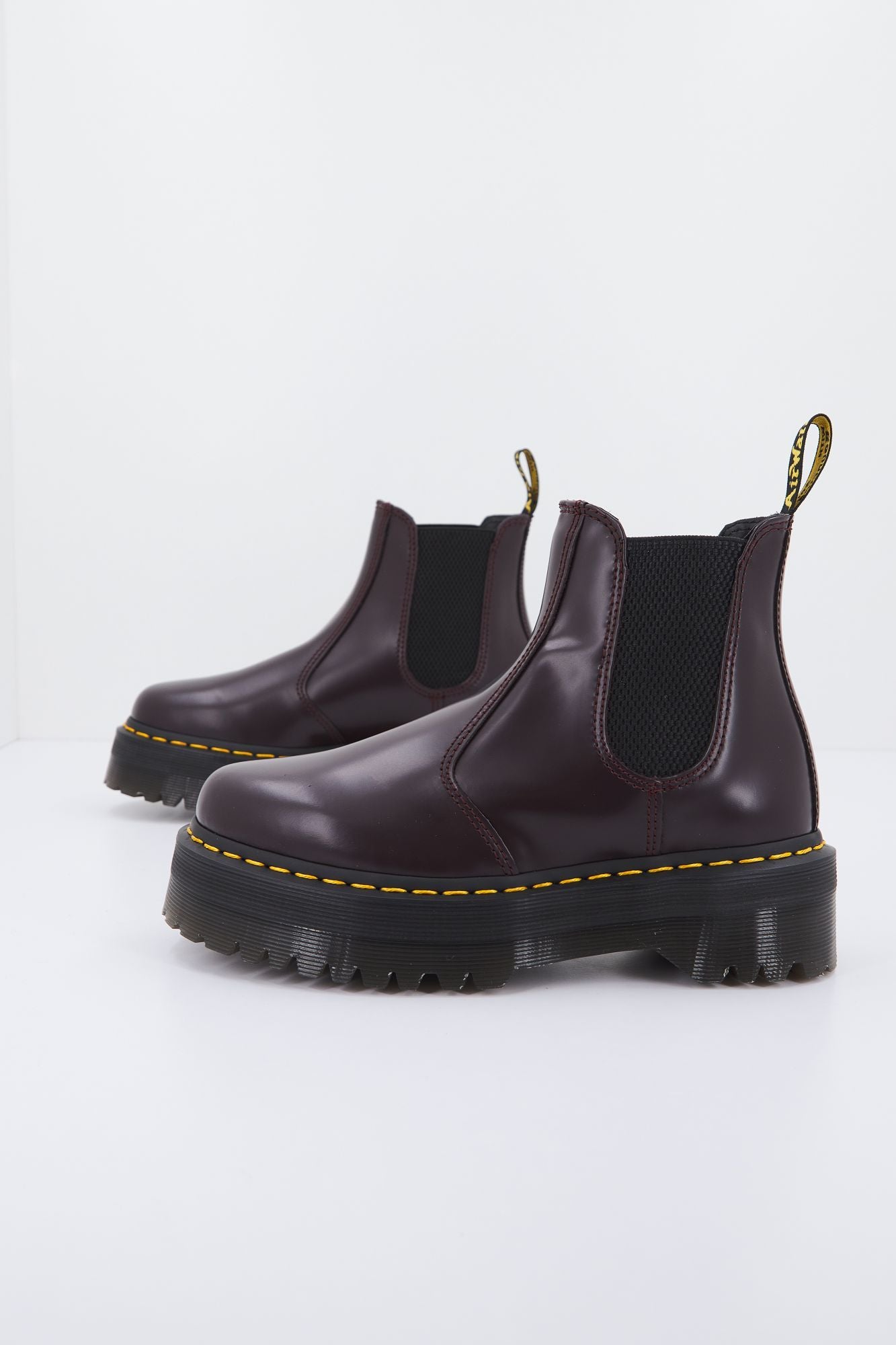 DR. MARTENS QUAD SMOOTH en color BURDEOS (2)