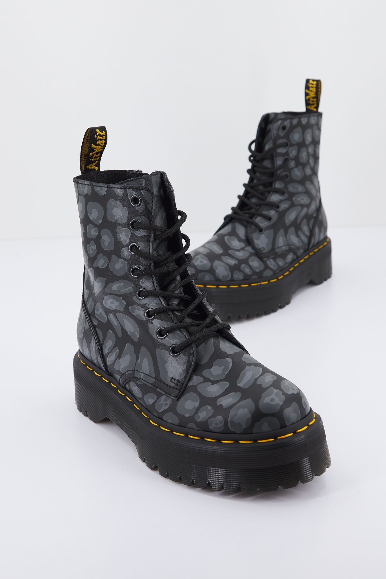DR. MARTENS 27891001 en color ANIMAL PRINT (1)