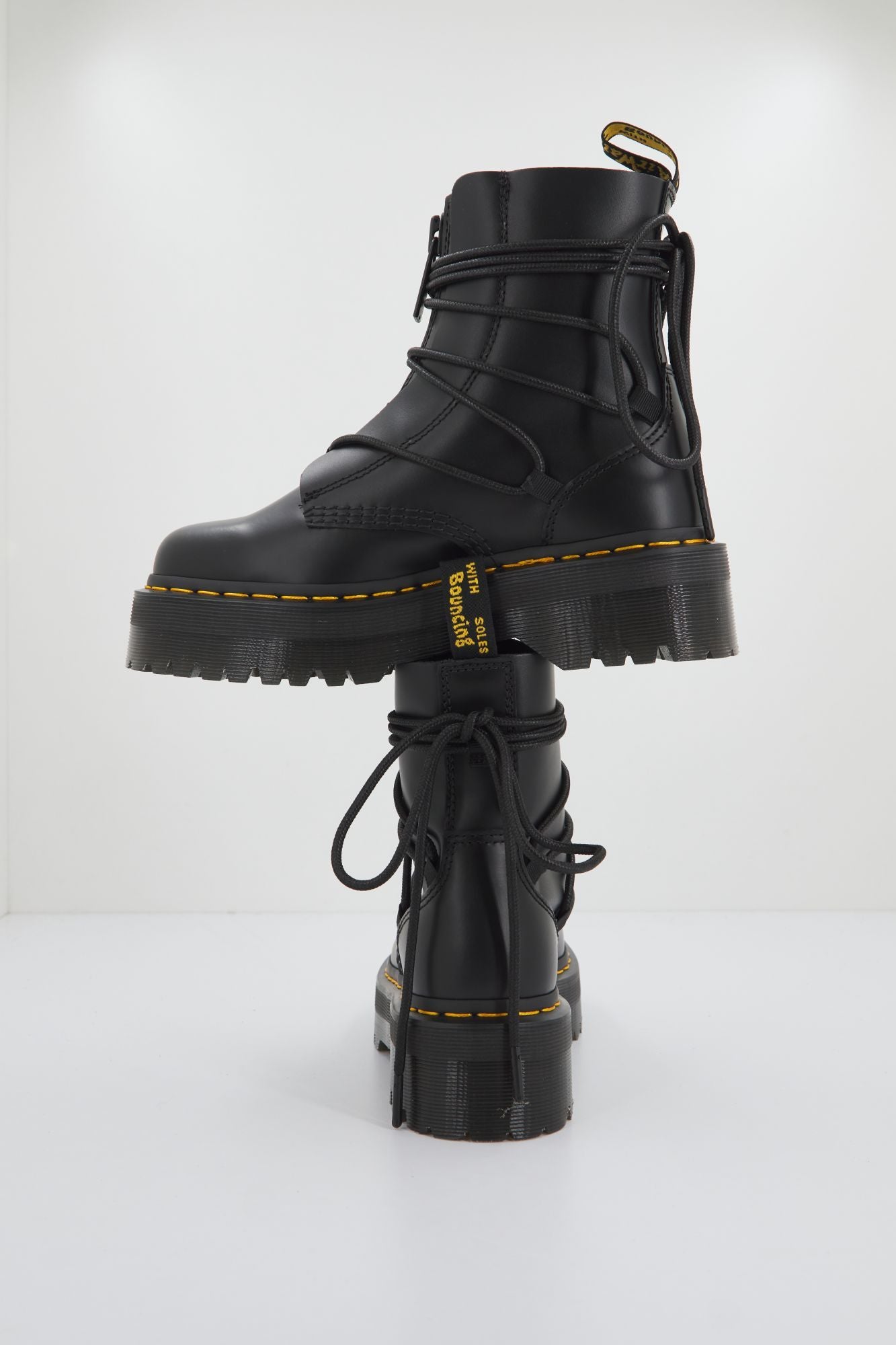 DR. MARTENS JARRICK II SMOOTH+PARIS en color NEGRO (2)