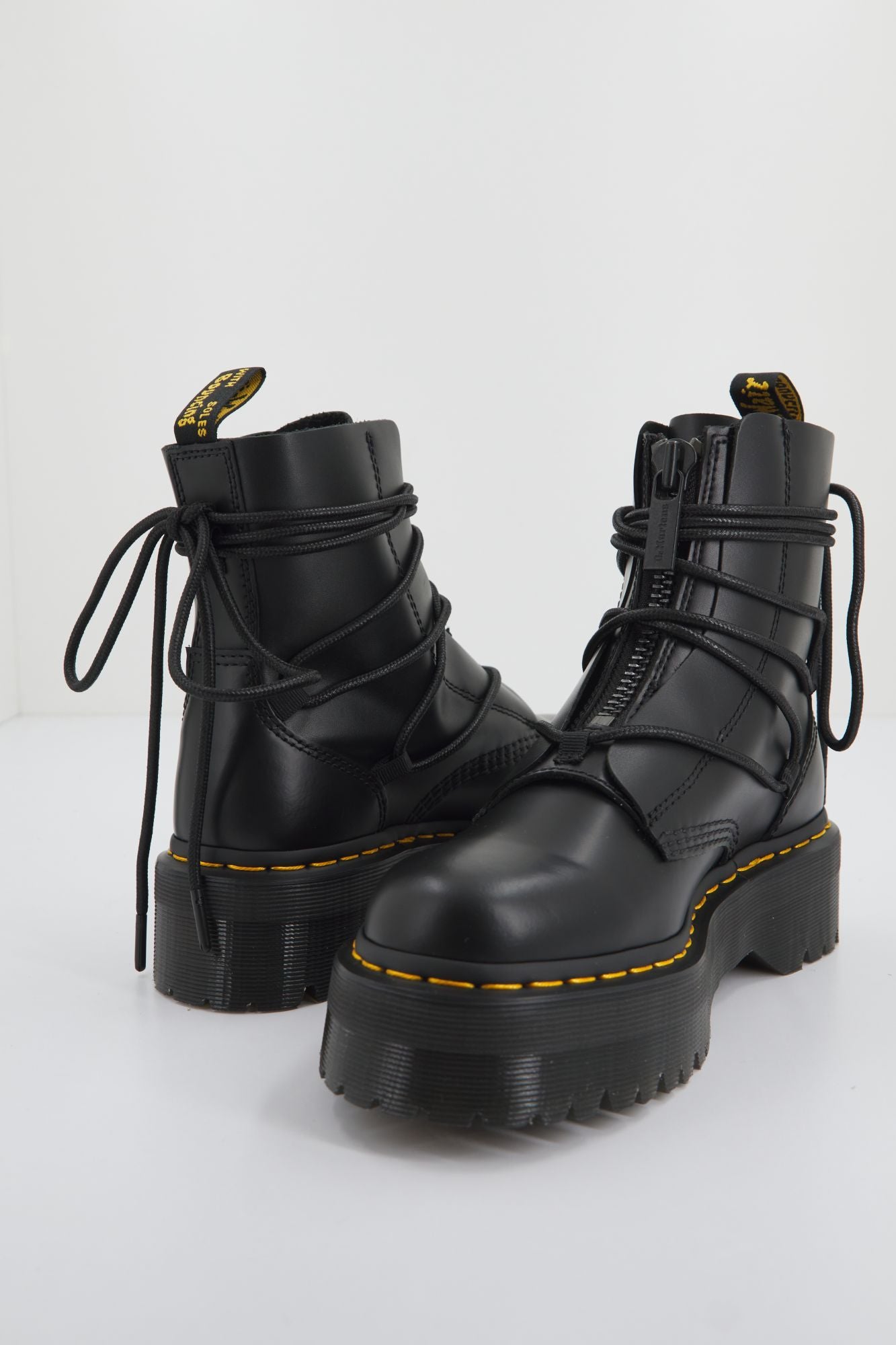 DR. MARTENS JARRICK II SMOOTH+PARIS en color NEGRO (3)