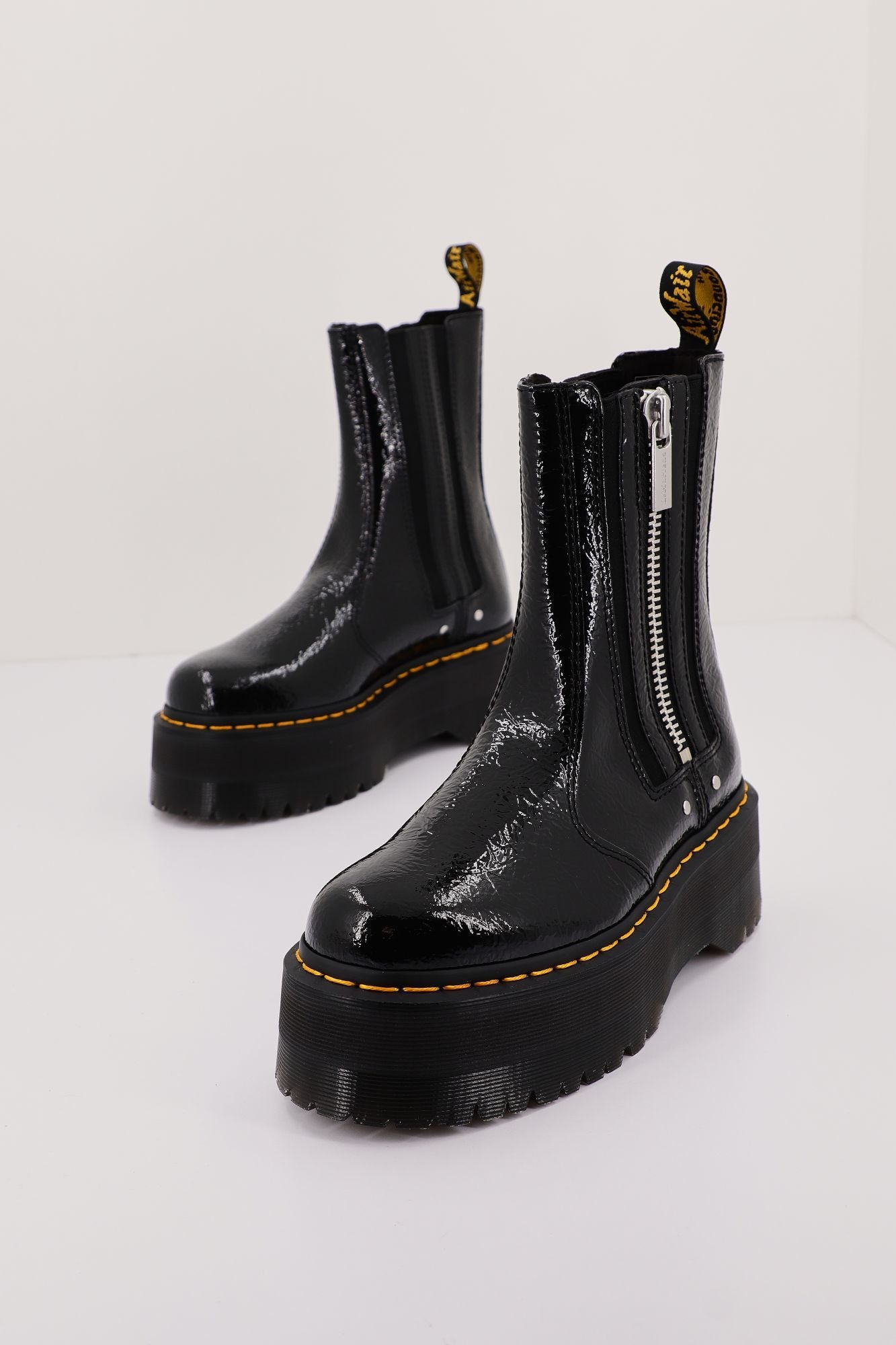 DR. MARTENS 2976 MAX en color NEGRO (1)