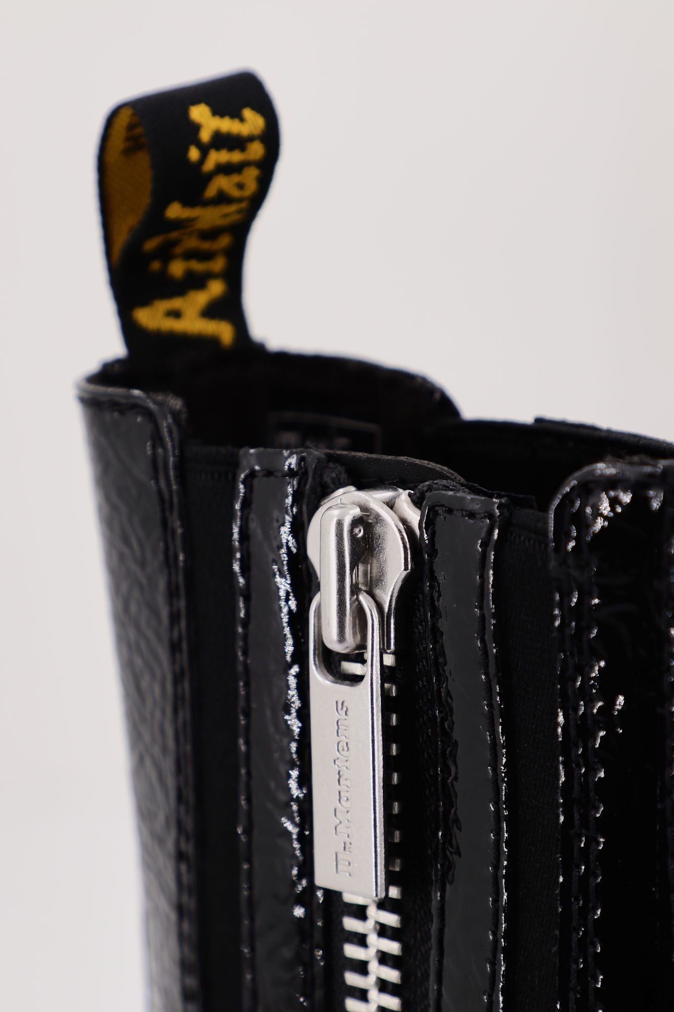 DR. MARTENS 2976 MAX en color NEGRO (4)