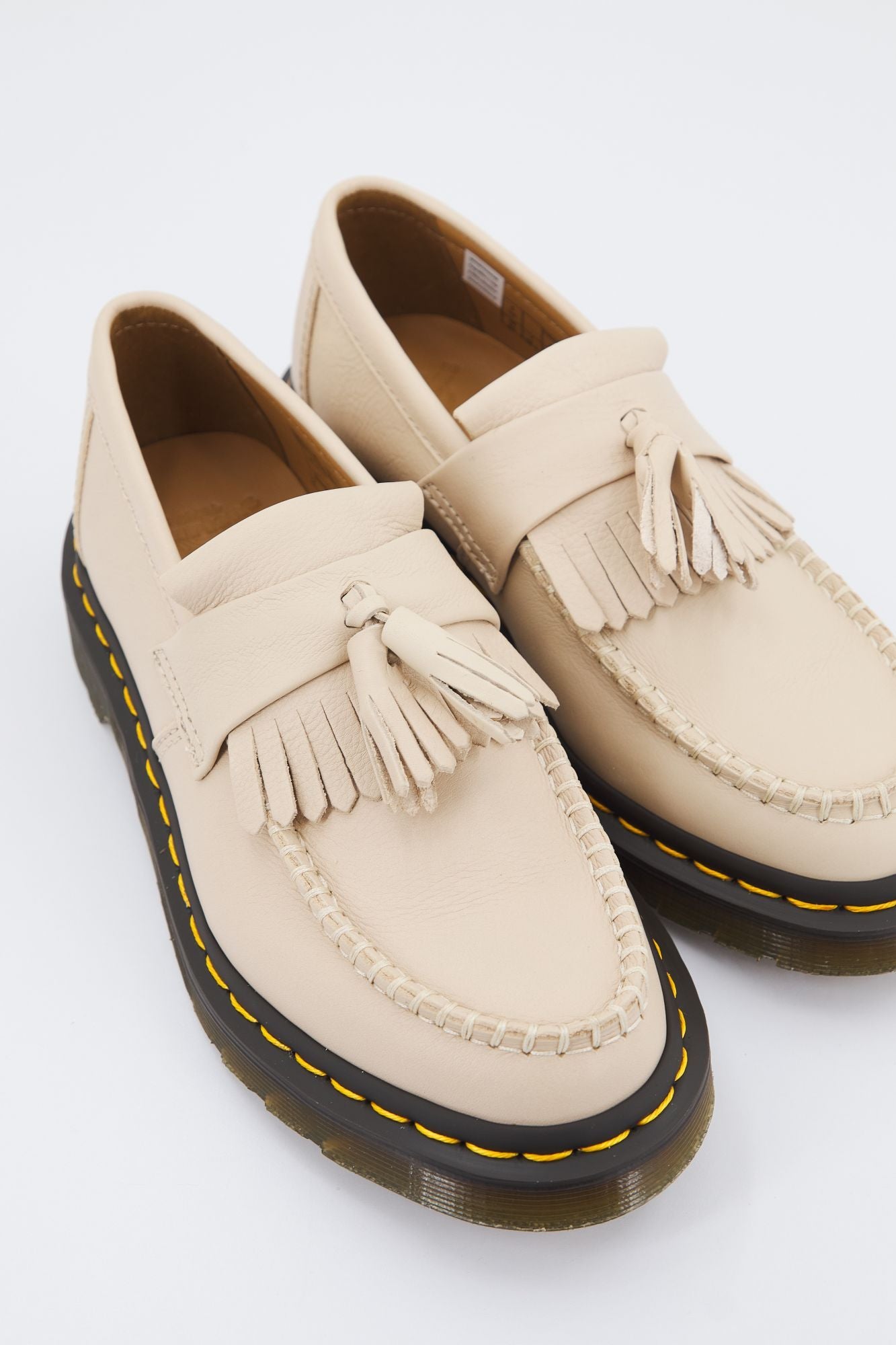 DR. MARTENS ADRIAN PARCHMENT en color BEIS (4)