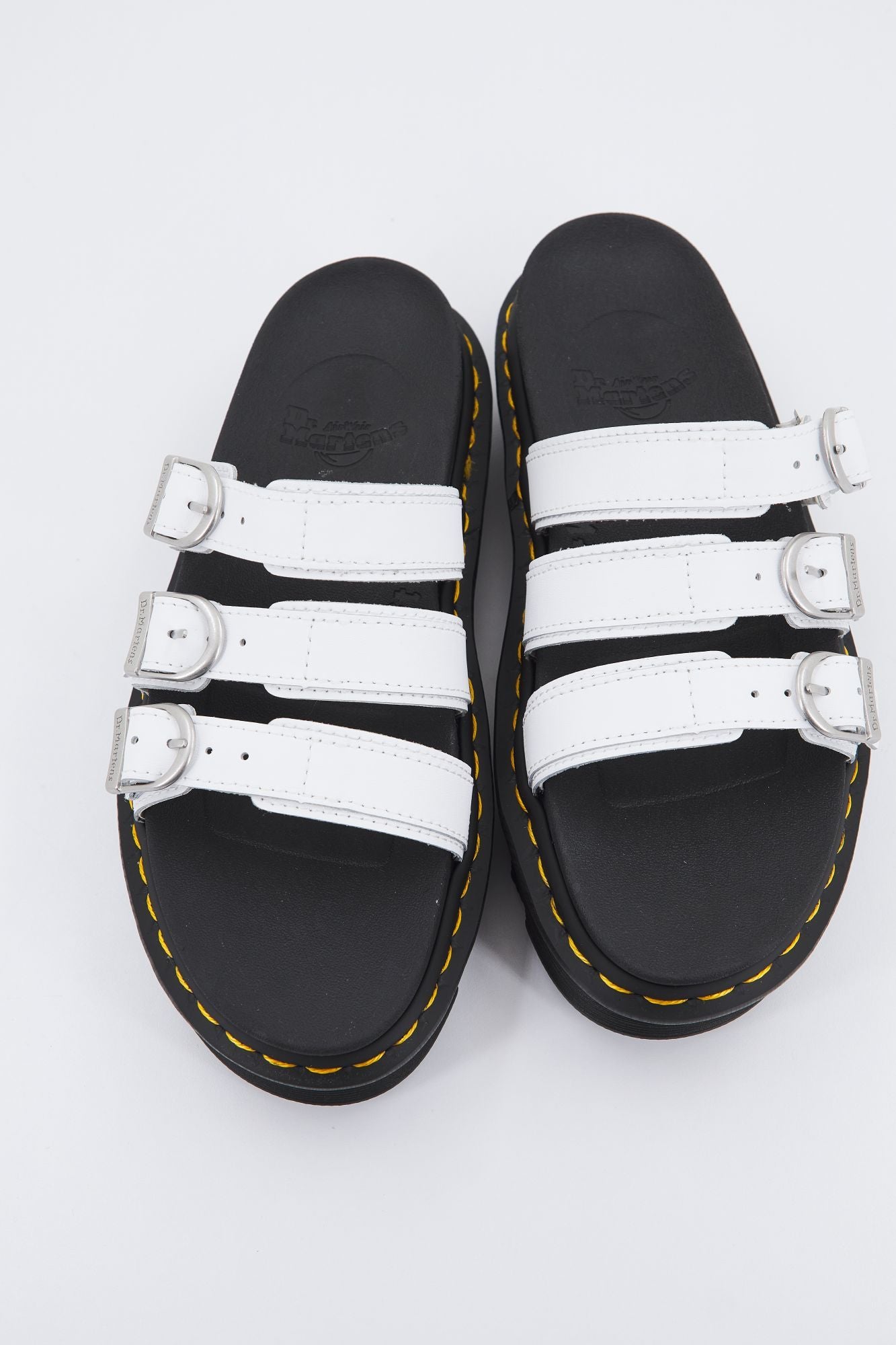 DR. MARTENS BLAIRE SLIDE HYDRO en color BLANCO (2)