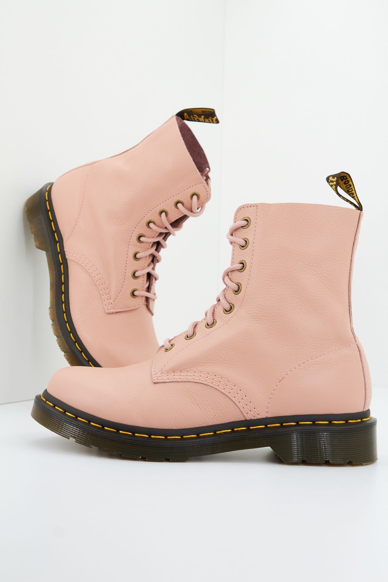 DR. MARTENS PASCAL PEACH VIRGIN en color ROSA (3)