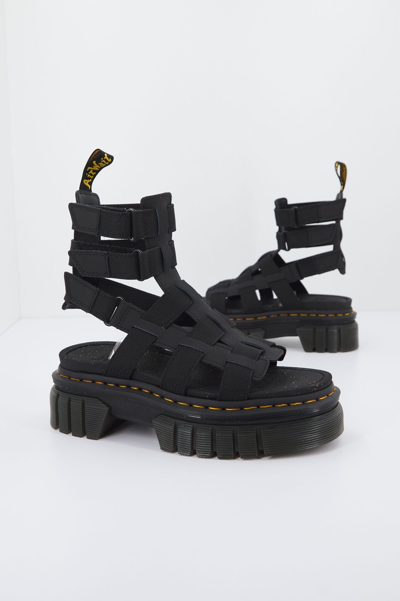 DR. MARTENS RICKI GLADIATOR TOUGH 50 en color NEGRO (1)