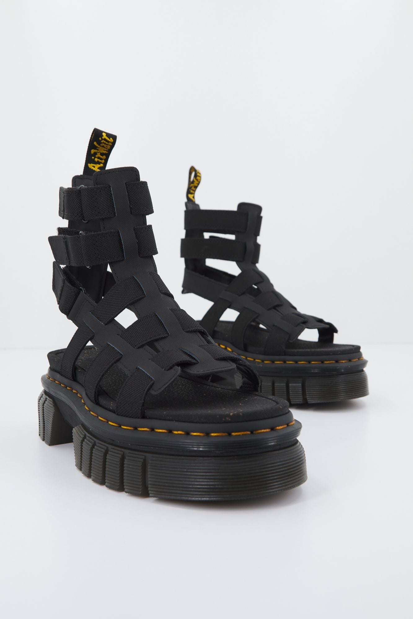 DR. MARTENS RICKI GLADIATOR TOUGH 50 en color NEGRO (2)