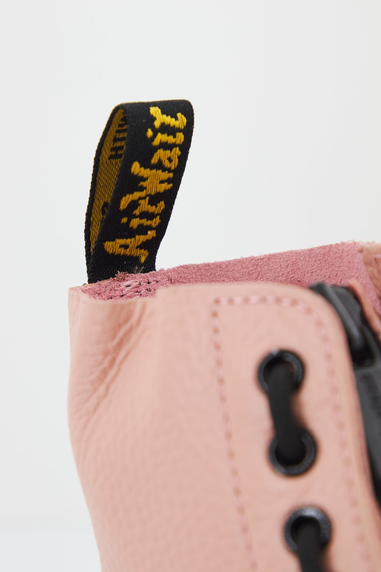 DR. MARTENS SINCLAIR MILLED en color ROSA (4)