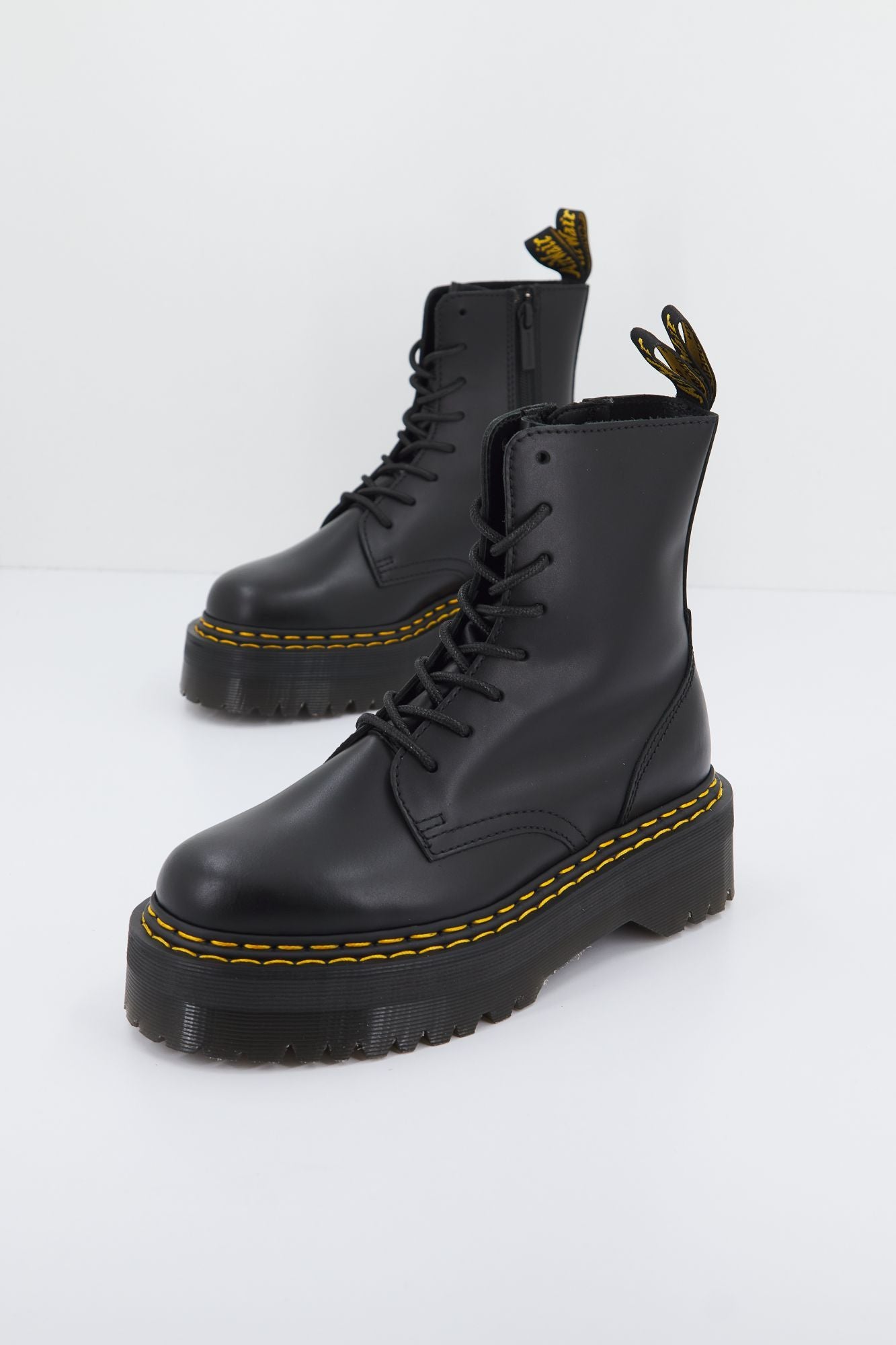 DR. MARTENS JADON DS  en color NEGRO (1)