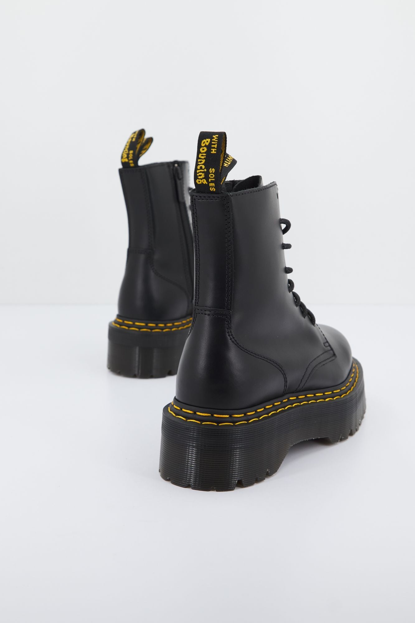 DR. MARTENS JADON DS  en color NEGRO (3)