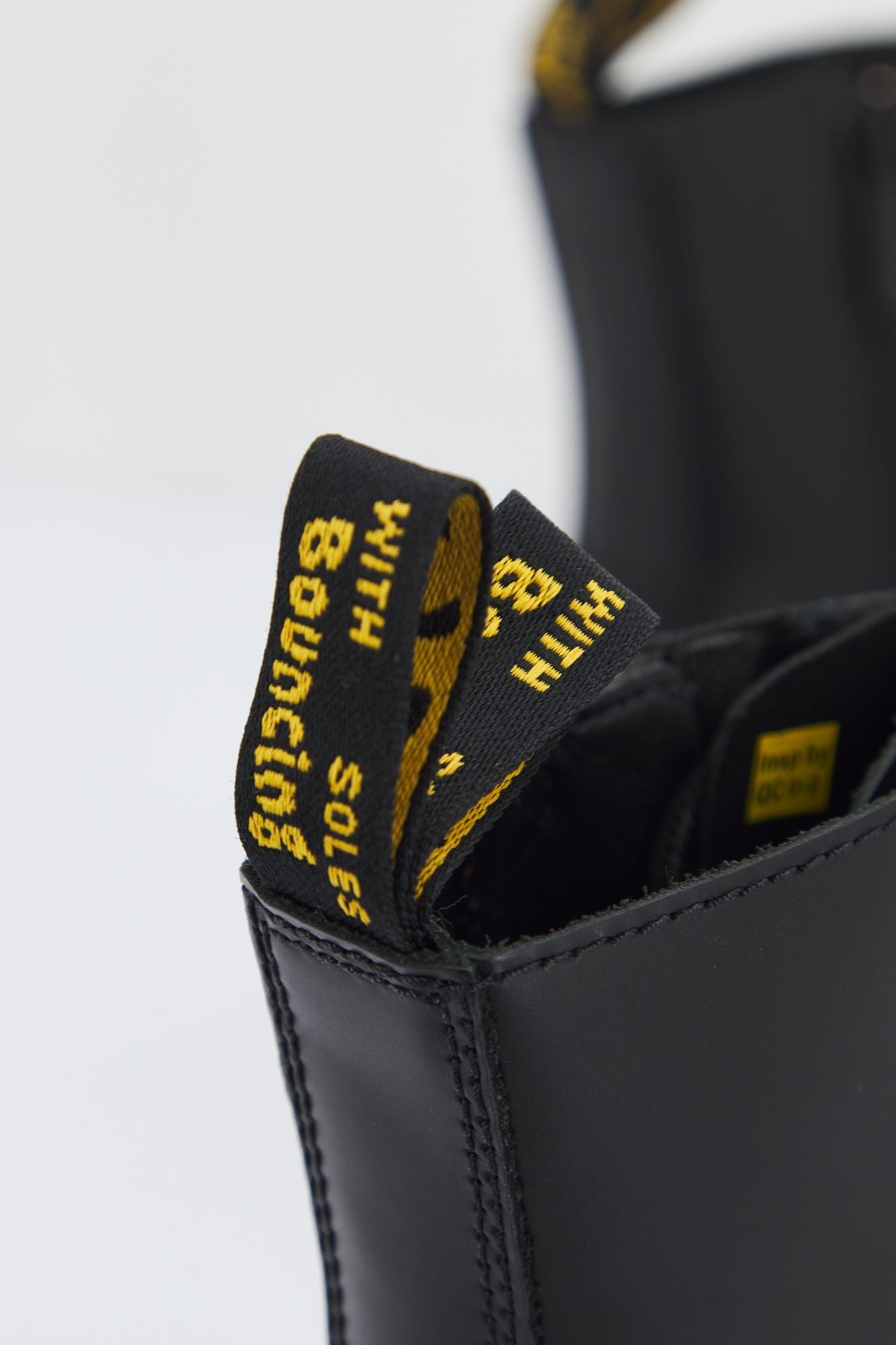 DR. MARTENS JADON DS  en color NEGRO (4)