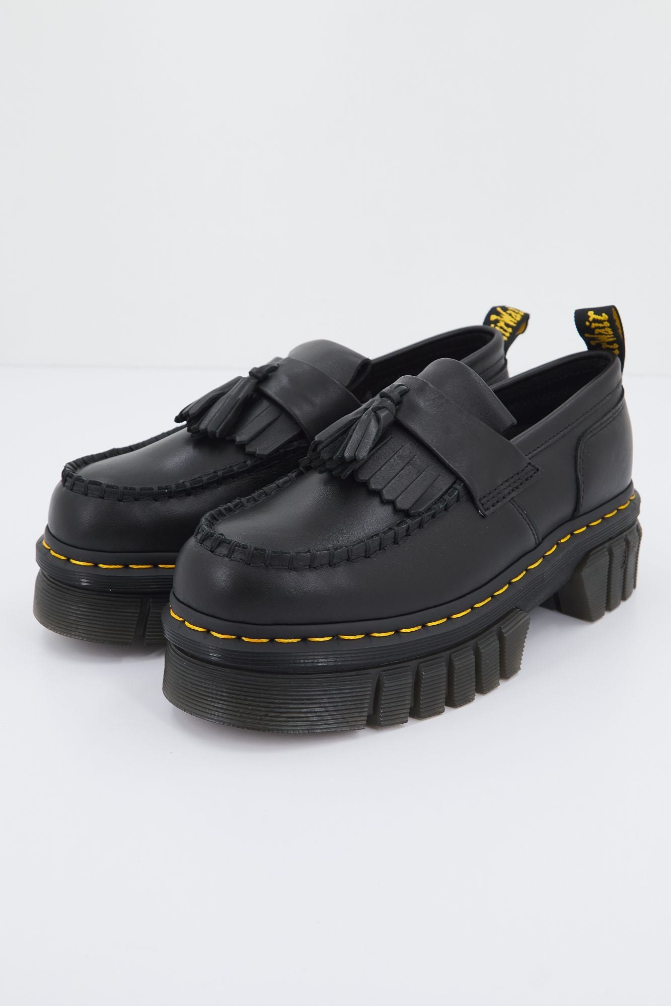 DR. MARTENS  AUDRICK LOAFER LUX en color NEGRO (1)