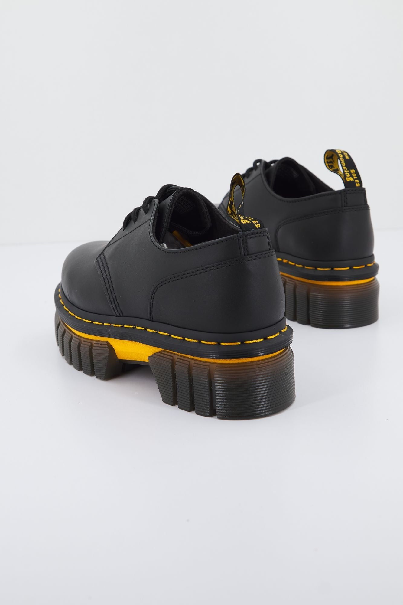 DR. MARTENS AUDRICK 3I SHOE POLISHED en color NEGRO (3)