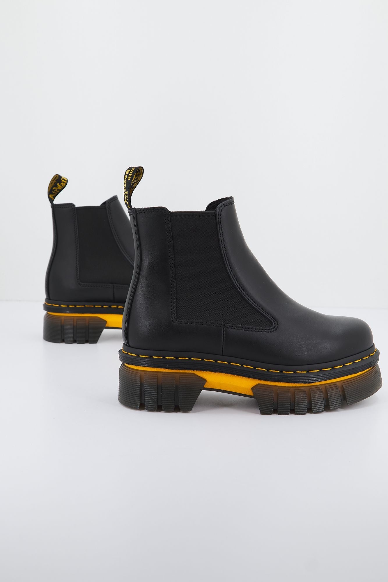 DR. MARTENS  AUDRICK CHELSEA en color NEGRO (2)