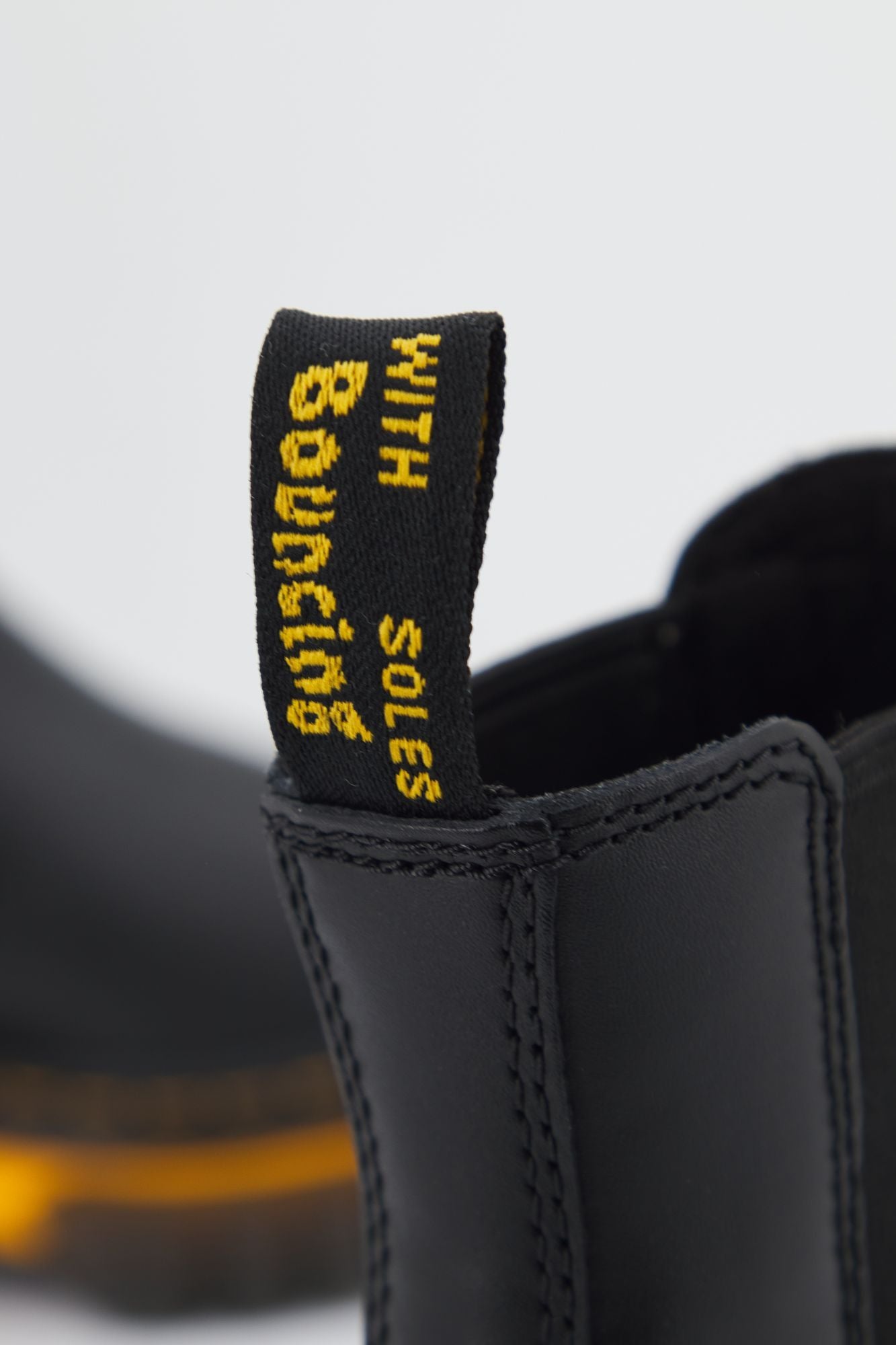 DR. MARTENS  AUDRICK CHELSEA en color NEGRO (4)