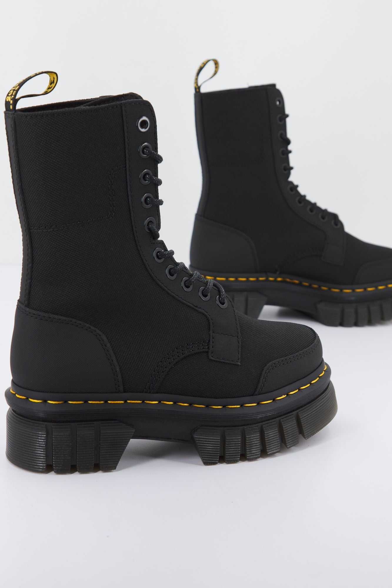 DR. MARTENS AUDRICK 10I en color NEGRO (2)