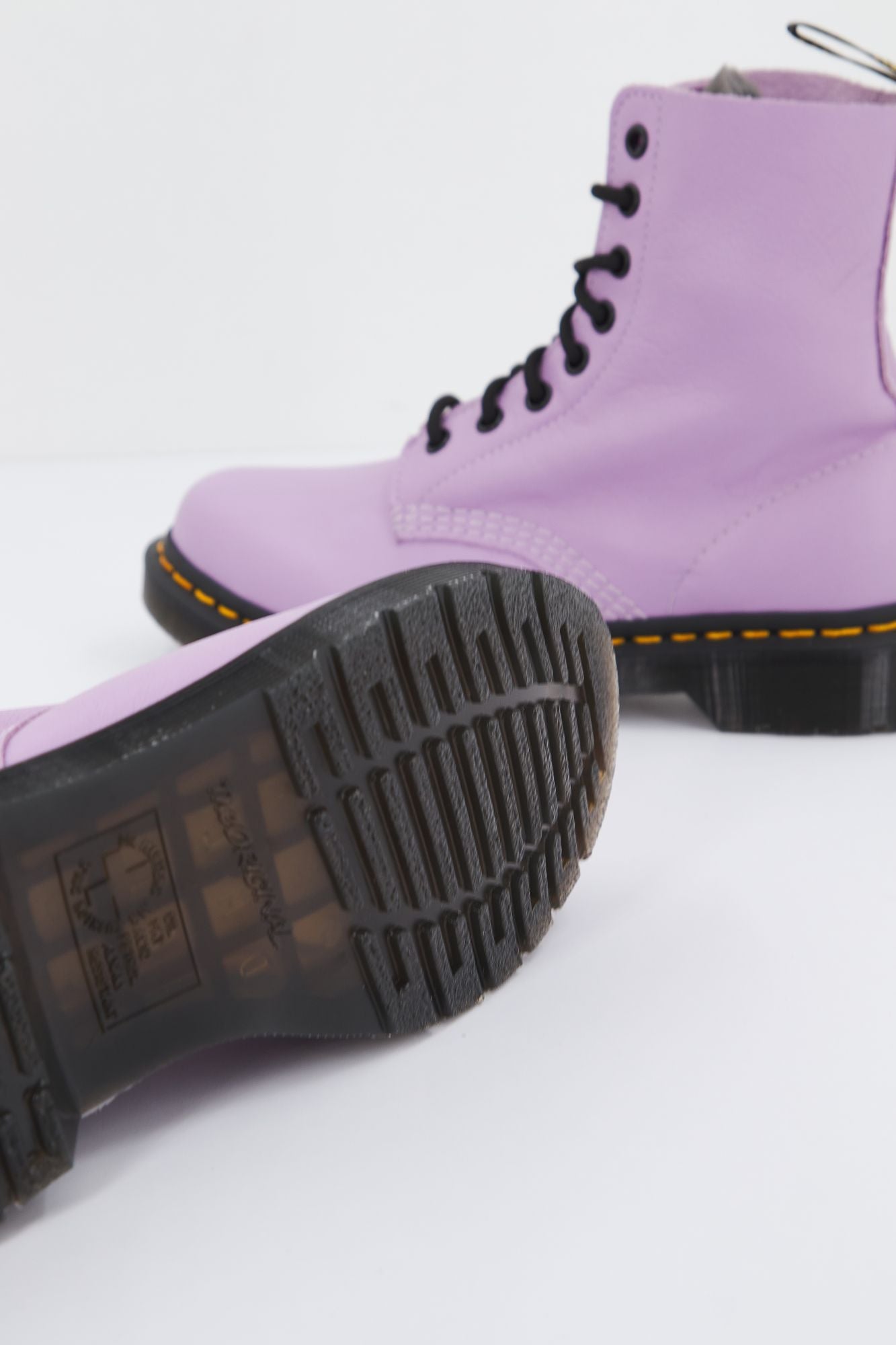 DR. MARTENS  PASCAL VIRGINIA en color VIOLETA (4)