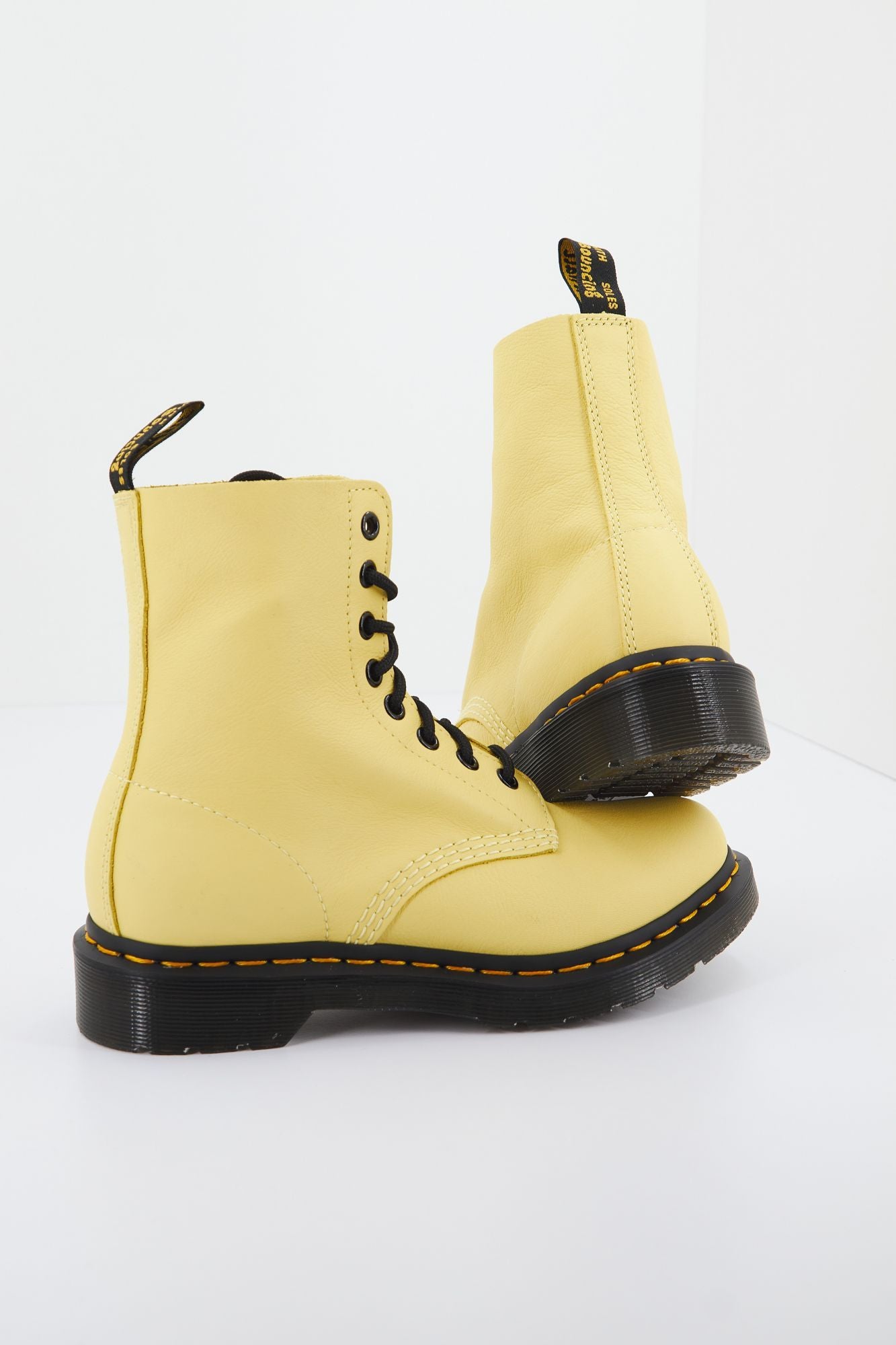 DR. MARTENS PASCAL VIRGINIA en color AMARILLO (4)