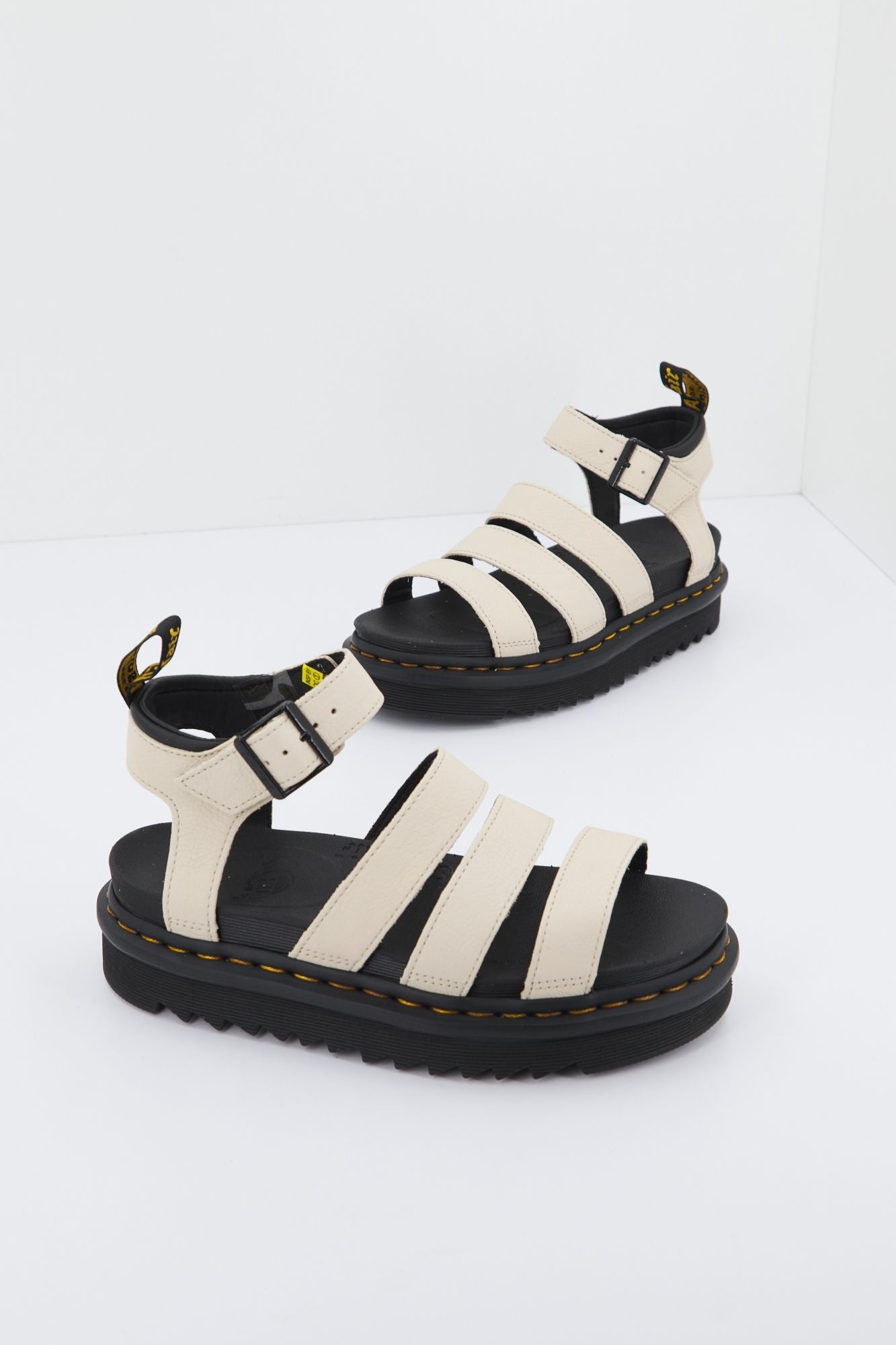DR. MARTENS BLAIRE PARCHMENT PISA en color BEIS (1)