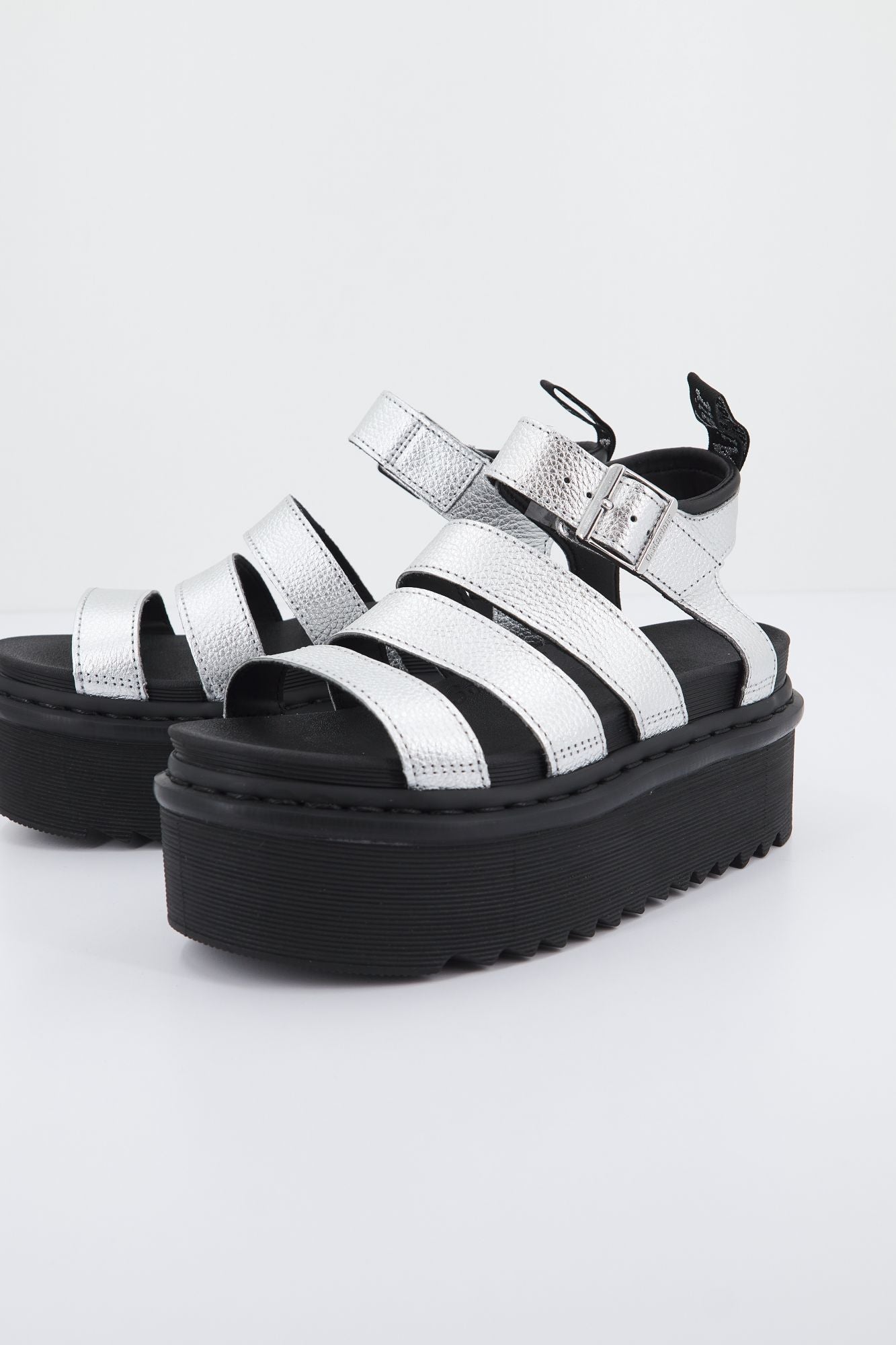 DR. MARTENS BLAIRE QUAD TUMBLE en color PLATA (1)