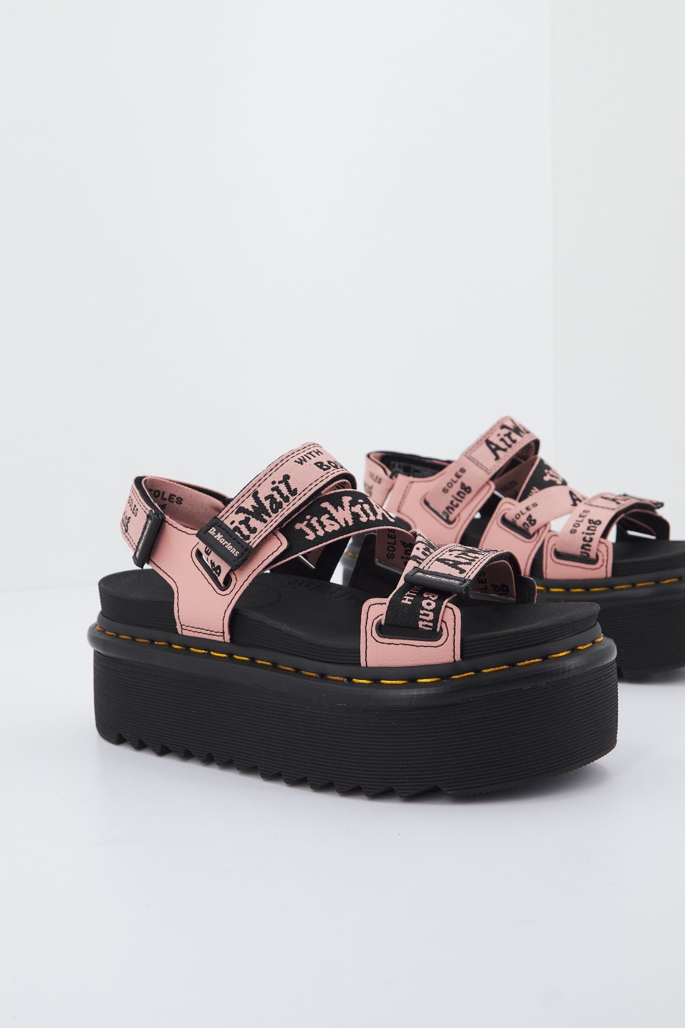 DR. MARTENS  KIMBER WEBBING ATHENA en color ROSA (1)