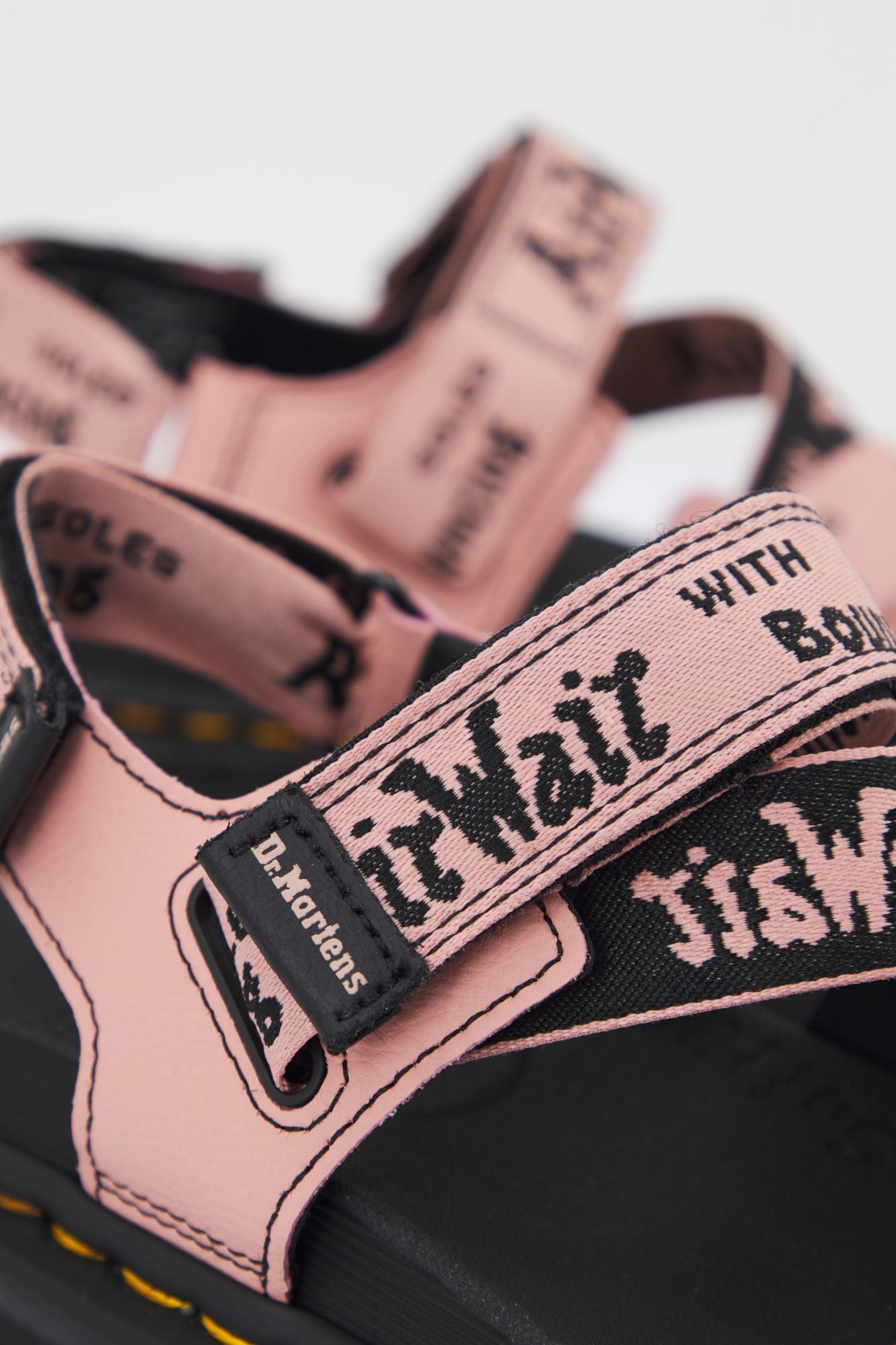 DR. MARTENS  KIMBER WEBBING ATHENA en color ROSA (4)