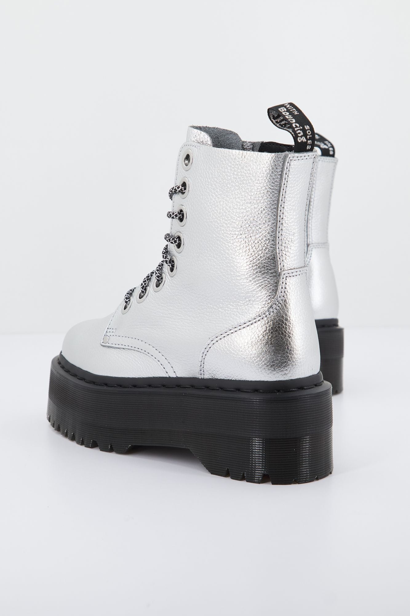 DR. MARTENS JADON MAX TUMBLE en color PLATA (2)