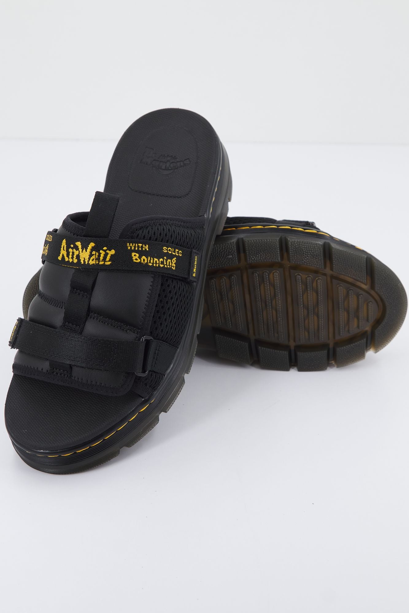DR. MARTENS AYCE COATED LEATHER en color NEGRO (1)