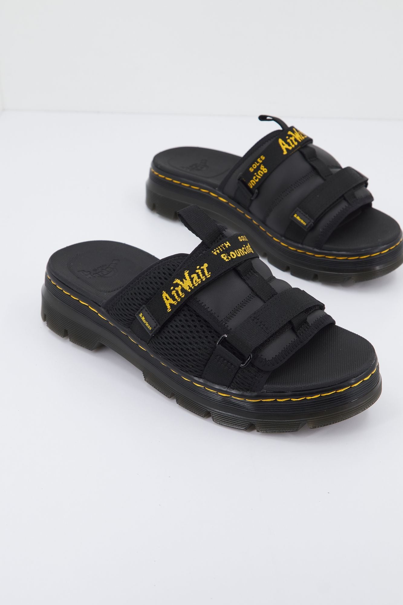 DR. MARTENS AYCE COATED LEATHER en color NEGRO (2)