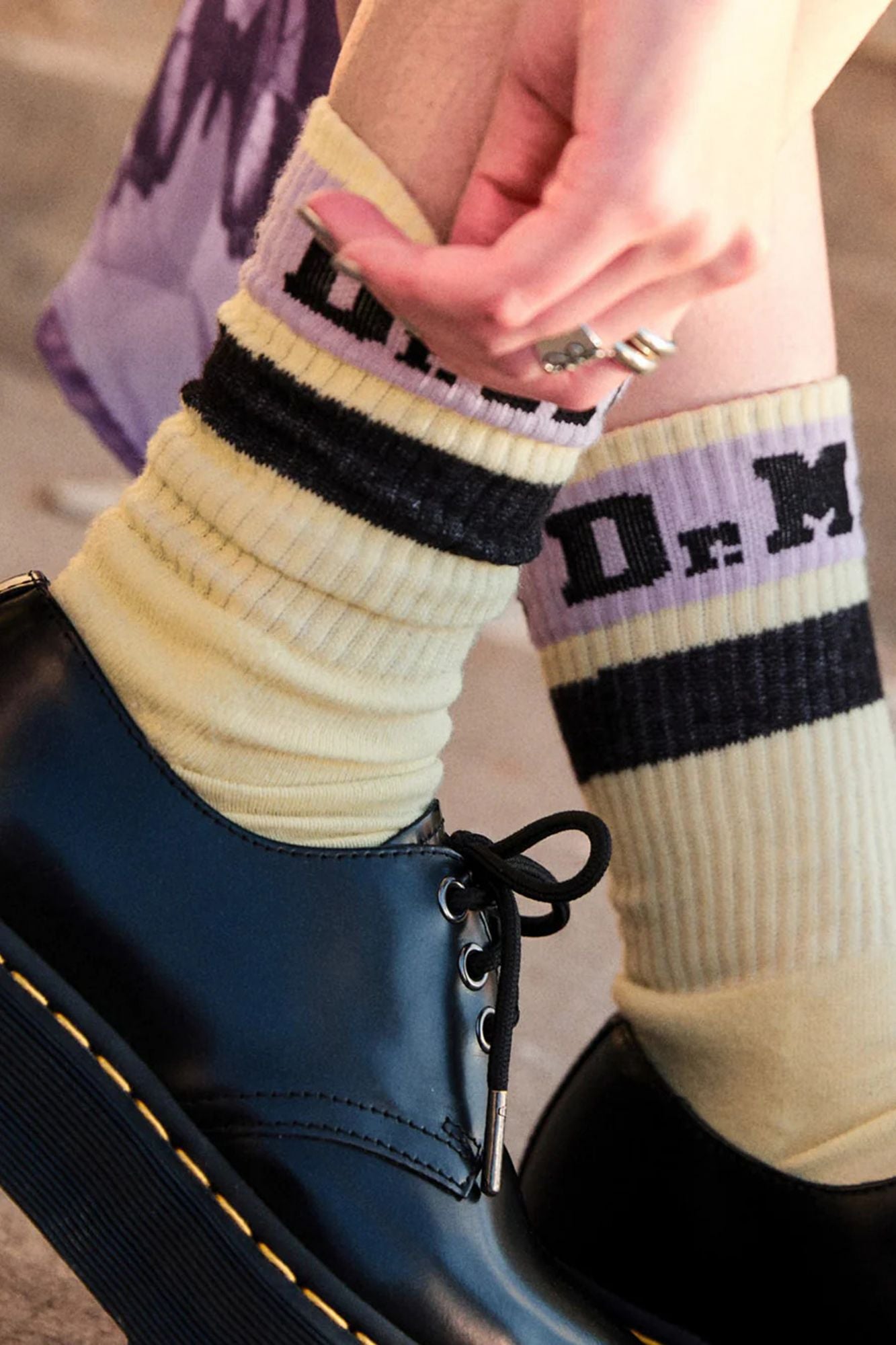 DR. MARTENS AC681730 ATHLETIC LOGO SOCK en color AMARILLO (2)