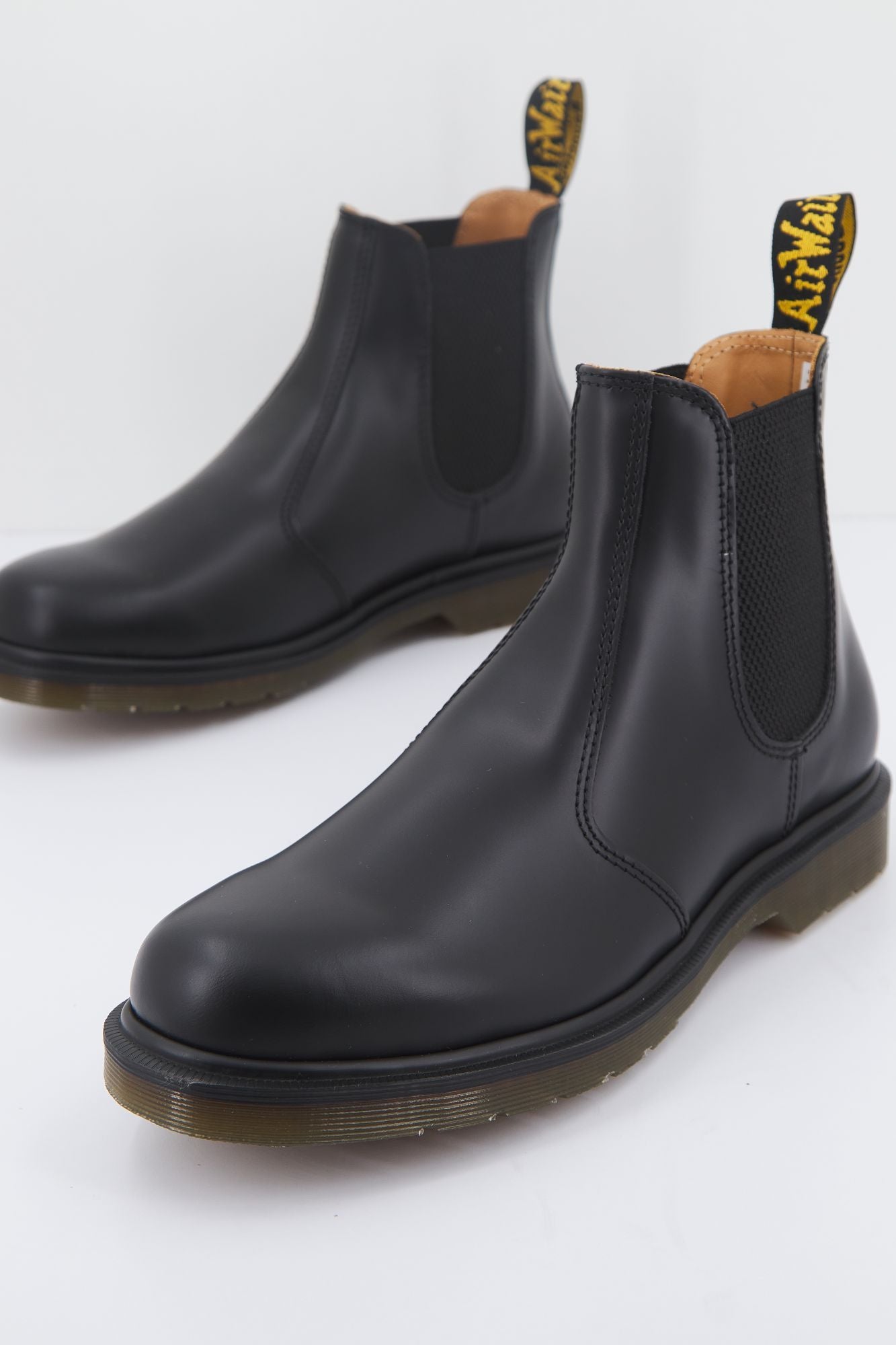 DR. MARTENS 11853001DM  en color NEGRO (1)