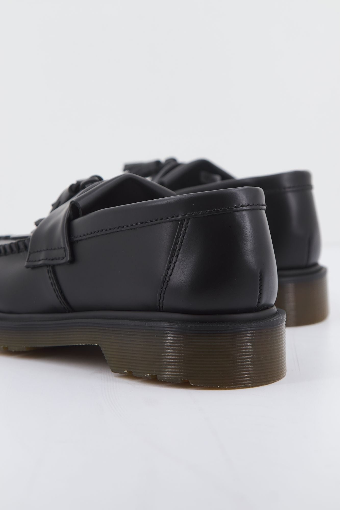 DR. MARTENS ADRIAN SMOOTH en color NEGRO (3)
