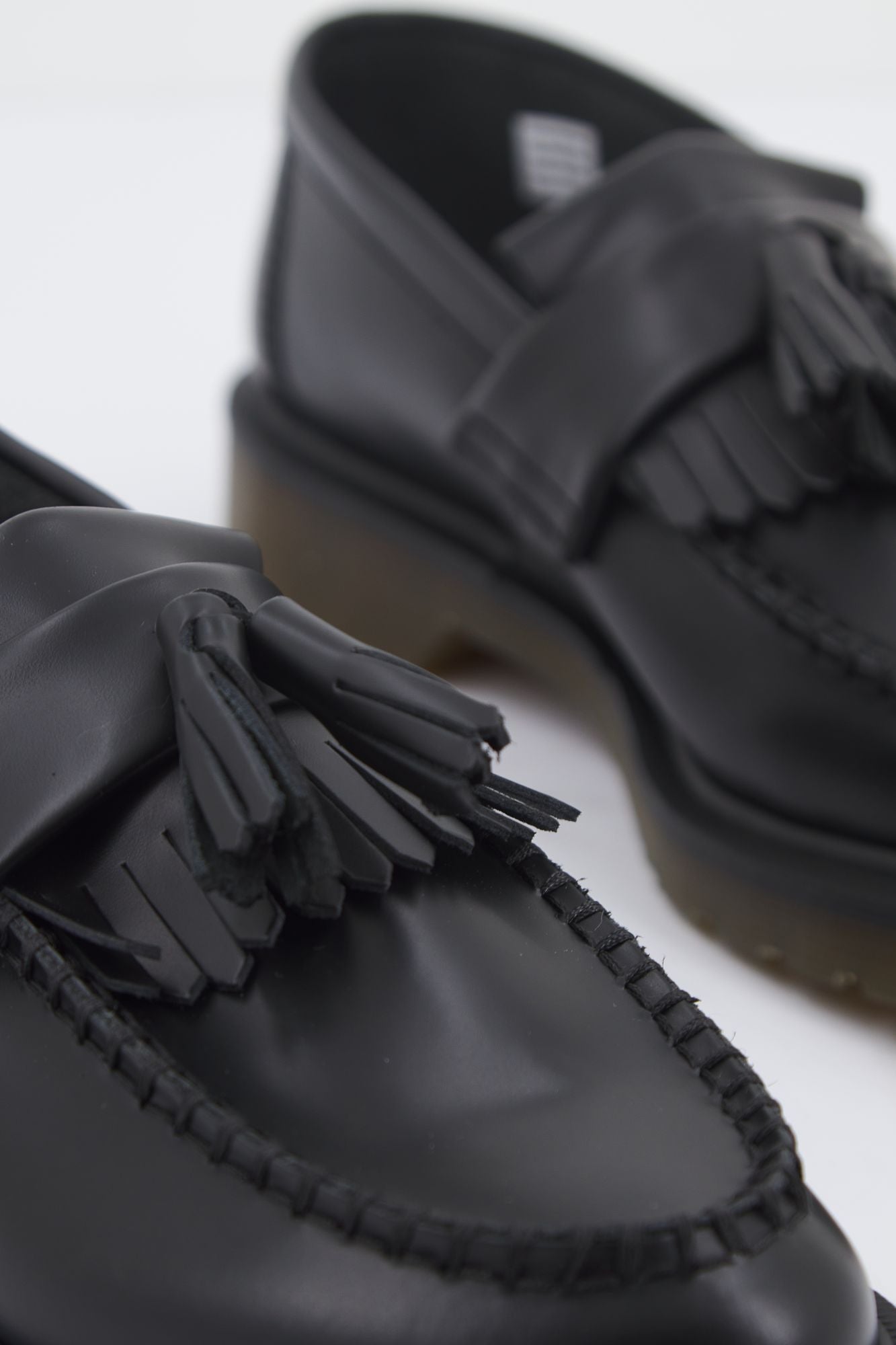 DR. MARTENS ADRIAN SMOOTH en color NEGRO (4)