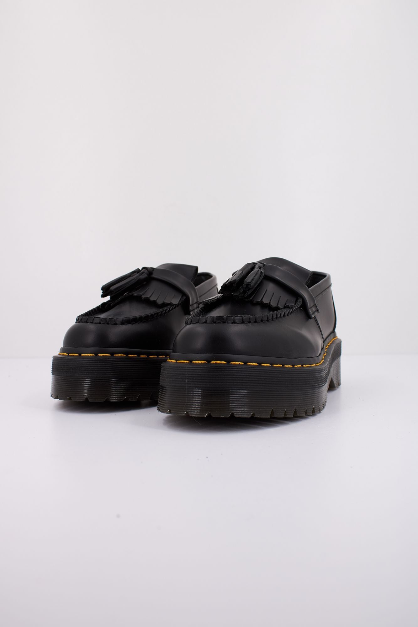 DR. MARTENS ADRIAN QUAD en color NEGRO (2)