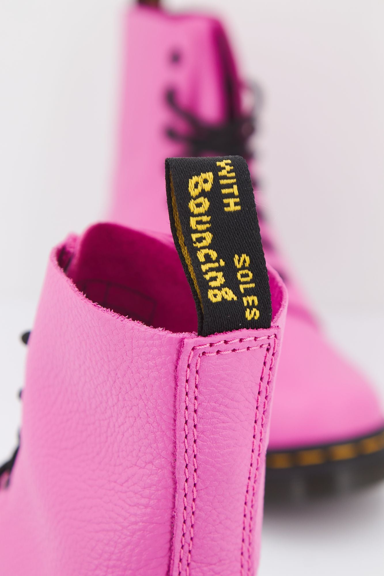 DR. MARTENS PASCAL THRIFT VIRGI en color ROSA (4)