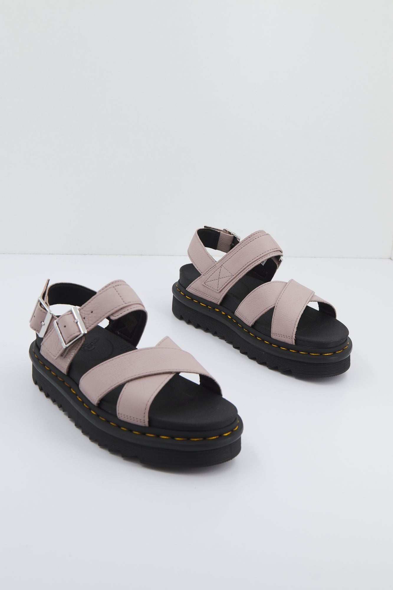 DR. MARTENS VOSS II en color BEIS (1)