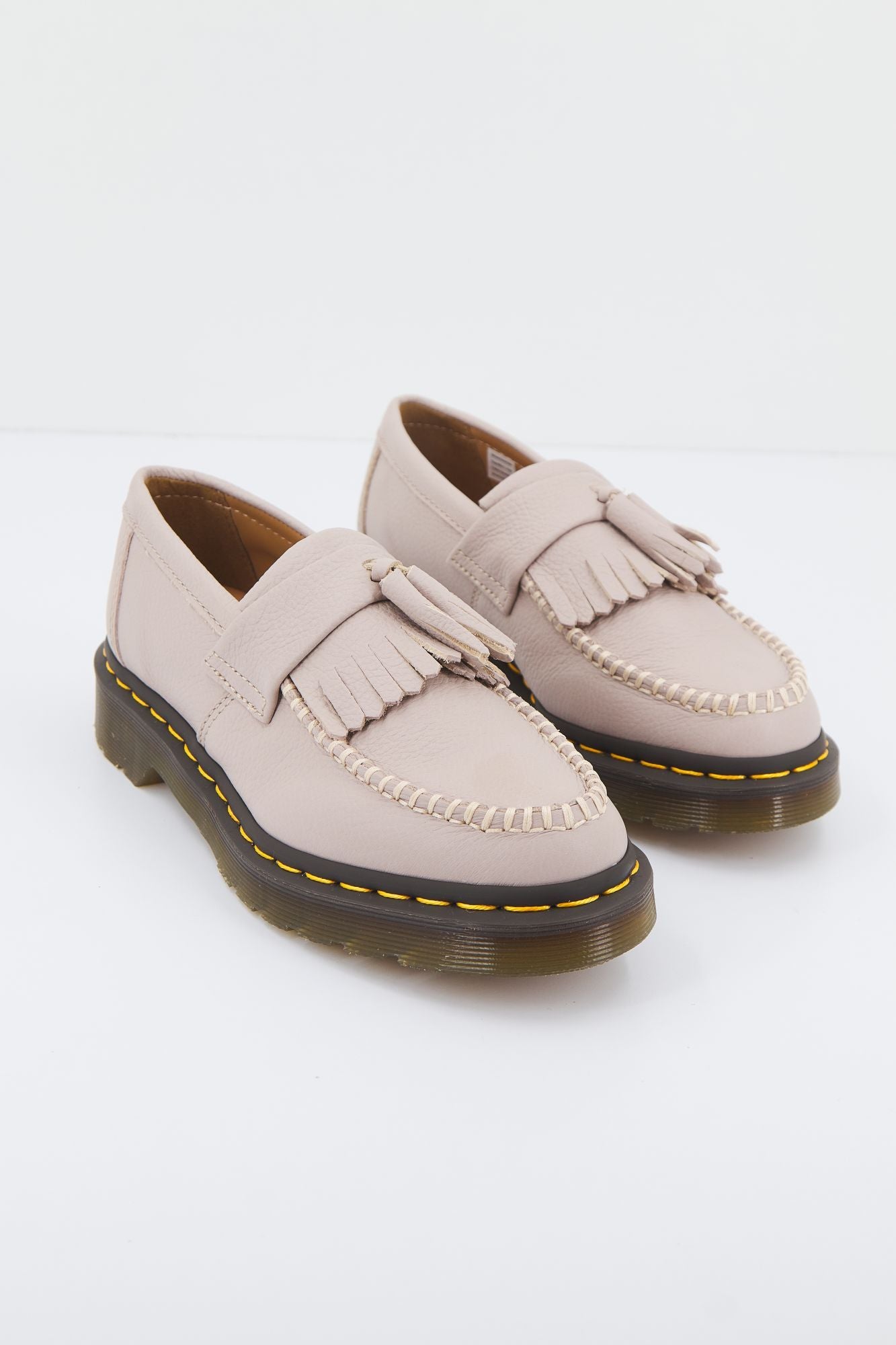 DR. MARTENS ADRIAN VINTAGE en color BEIS (1)