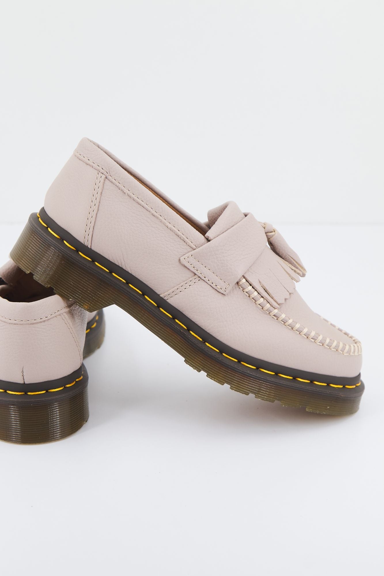 DR. MARTENS ADRIAN VINTAGE en color BEIS (2)