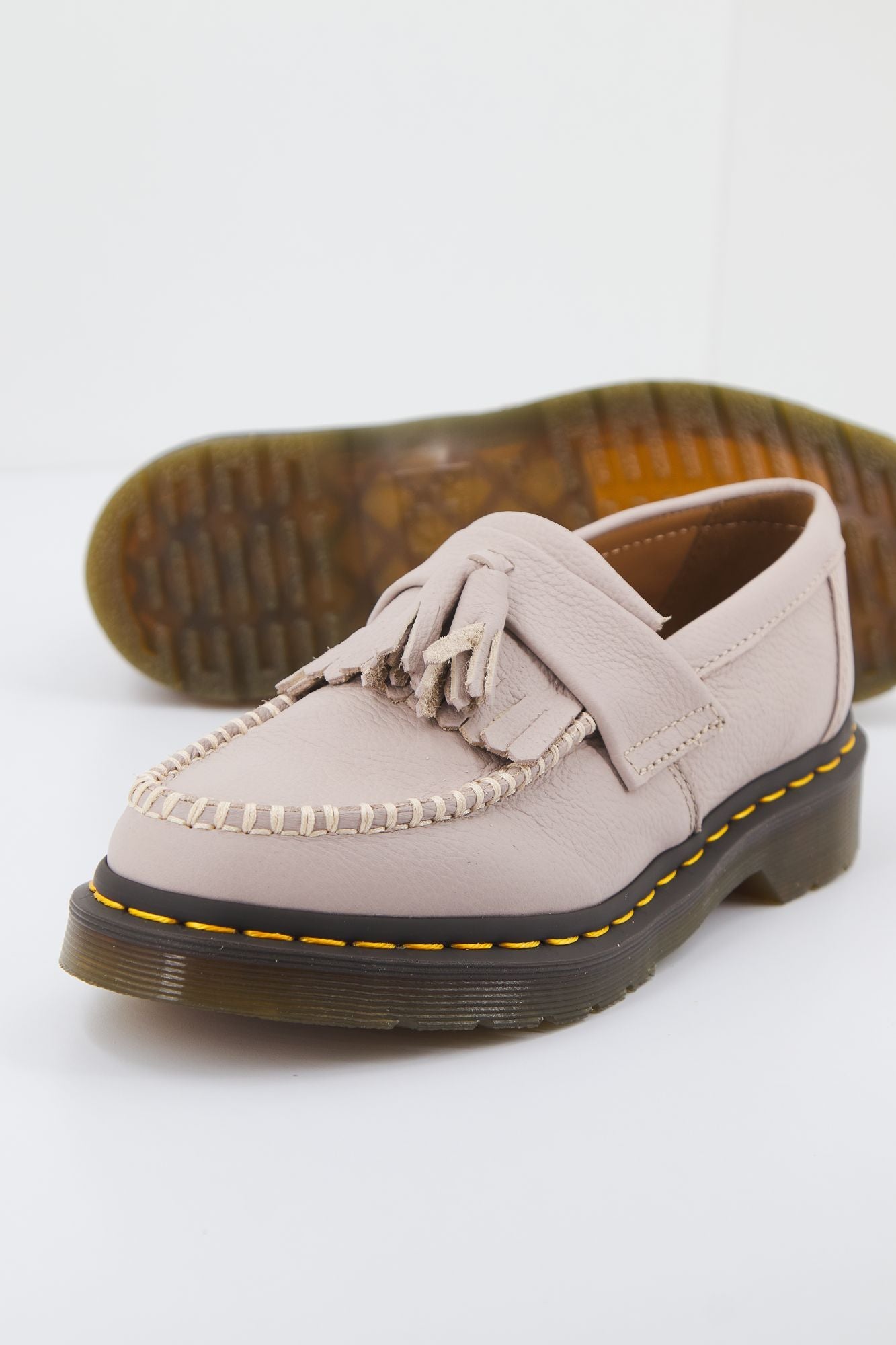 DR. MARTENS ADRIAN VINTAGE en color BEIS (3)