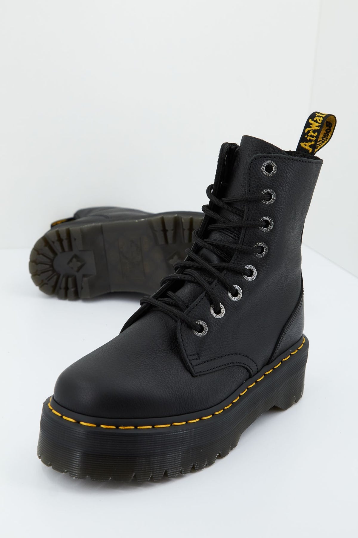 DR. MARTENS JADON III 26378001 en color NEGRO (3)