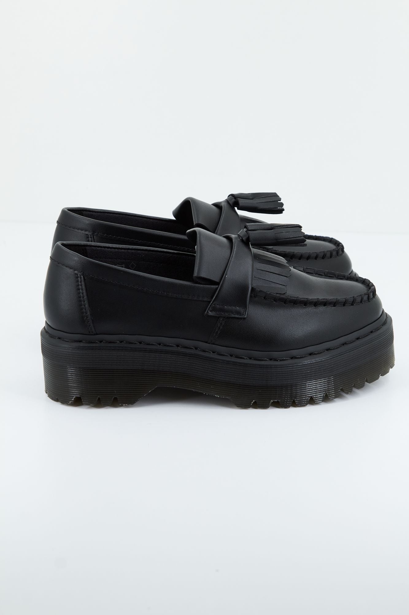 DR. MARTENS V ADRIAN QUAD MONO en color NEGRO (2)