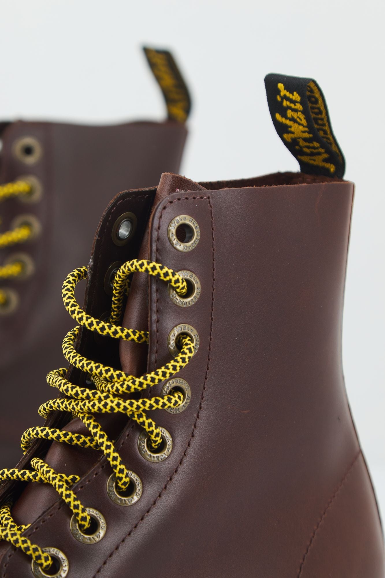 DR. MARTENS 1460 PASCAL MAX en color MARRON (4)