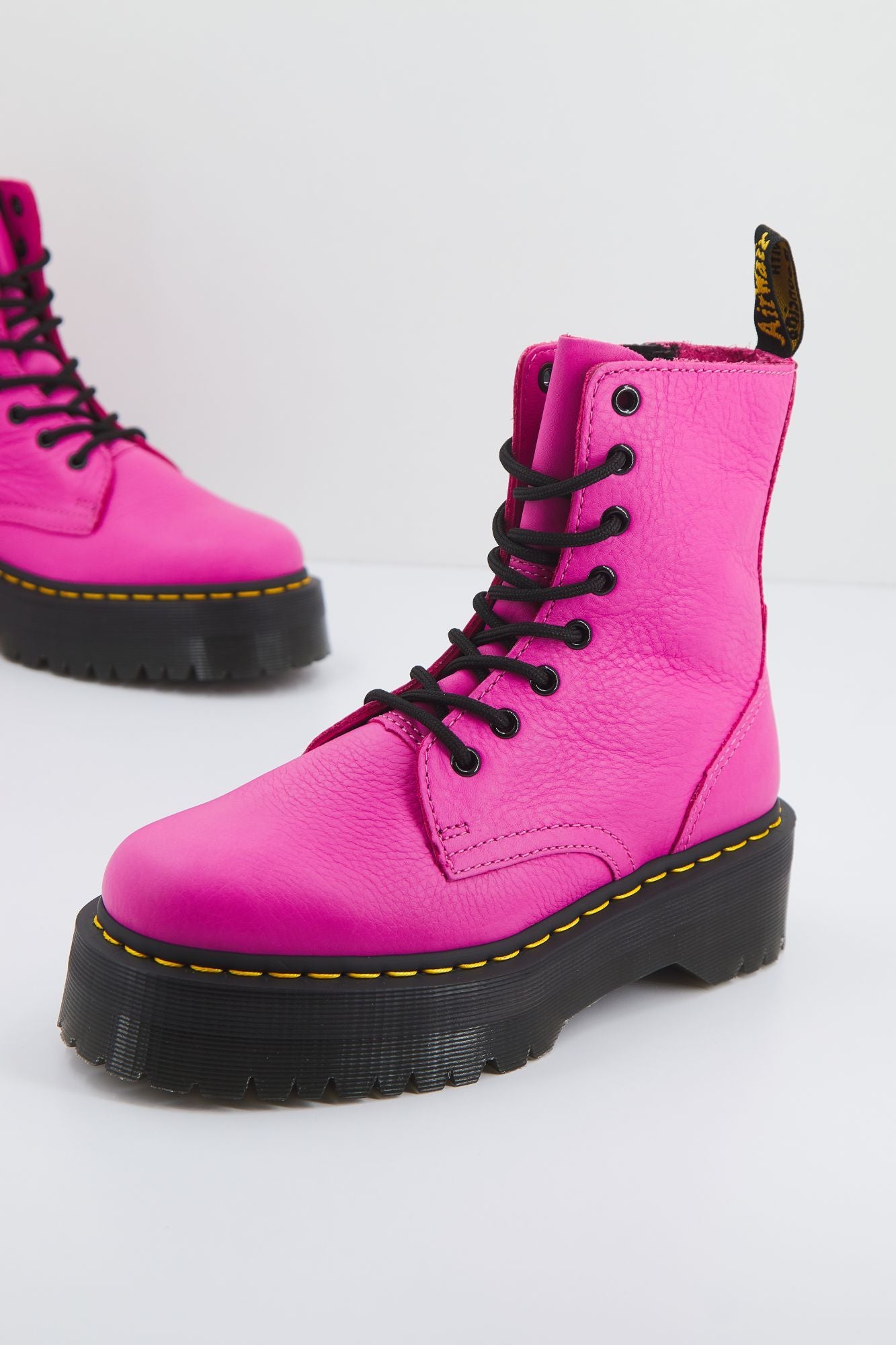 DR. MARTENS JADON THRIFT en color ROSA (1)